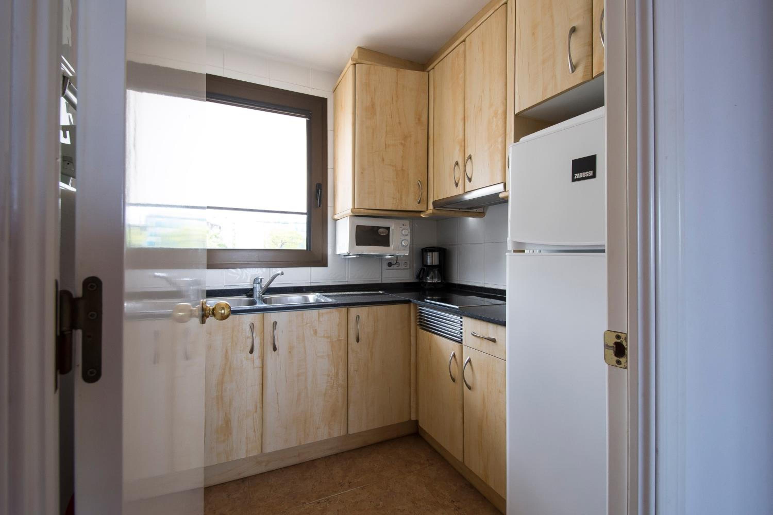 One-Bedroom Apartment with Terrace and Sea View (2 Adults + 2 Children) photo 3