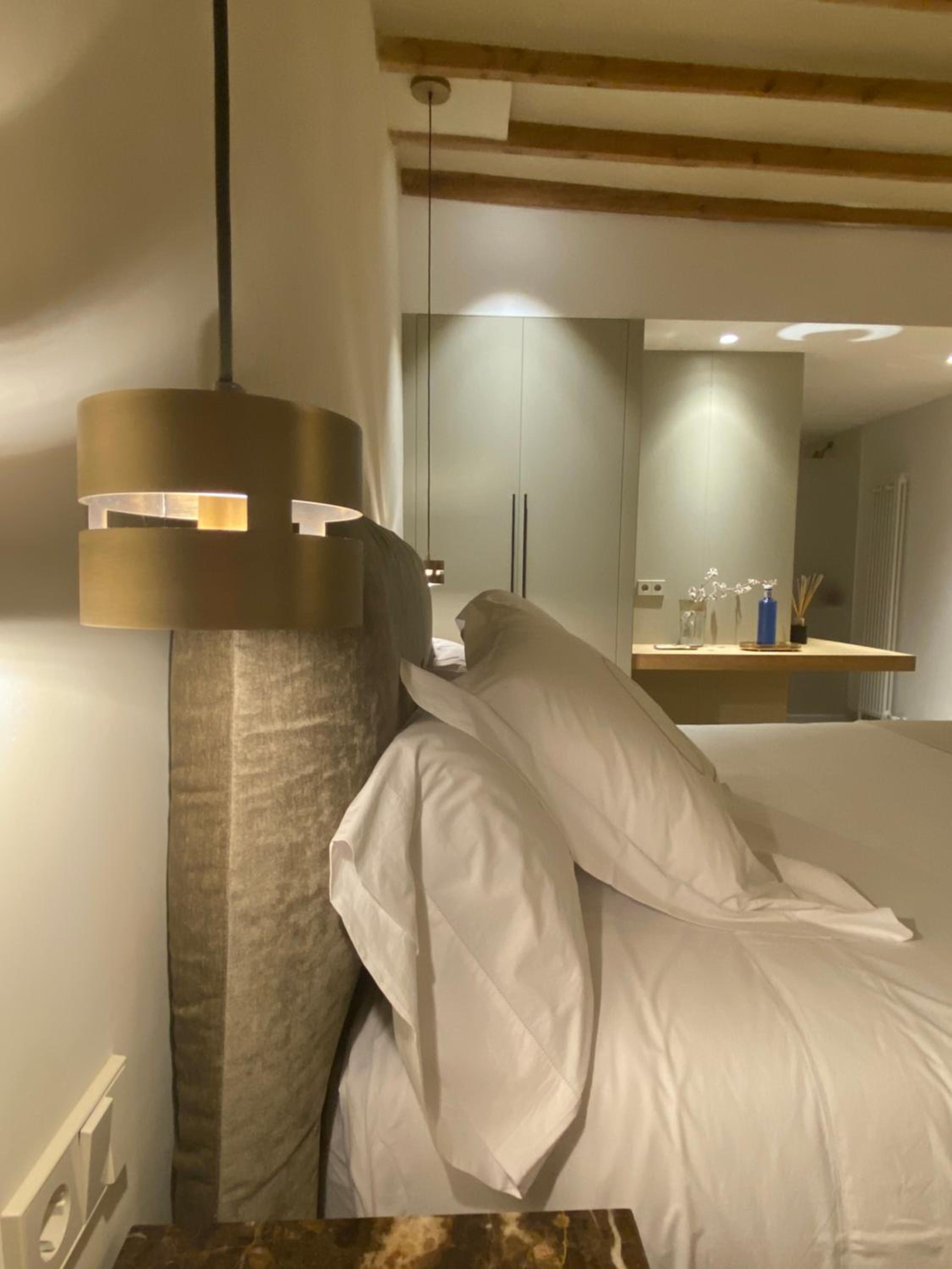 Junior Suite with Balcony - Photo 6