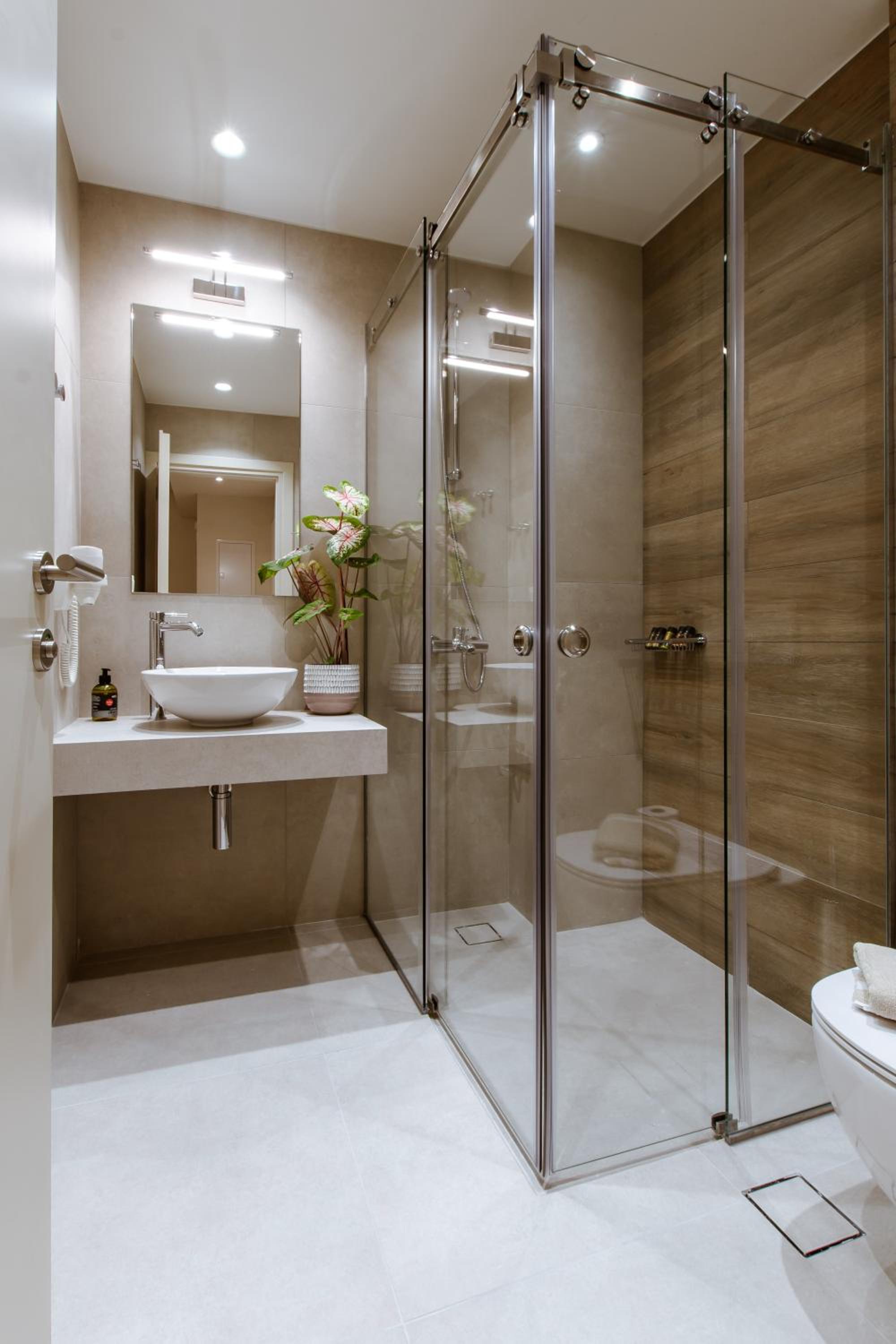 Superior King Suite - Photo 7