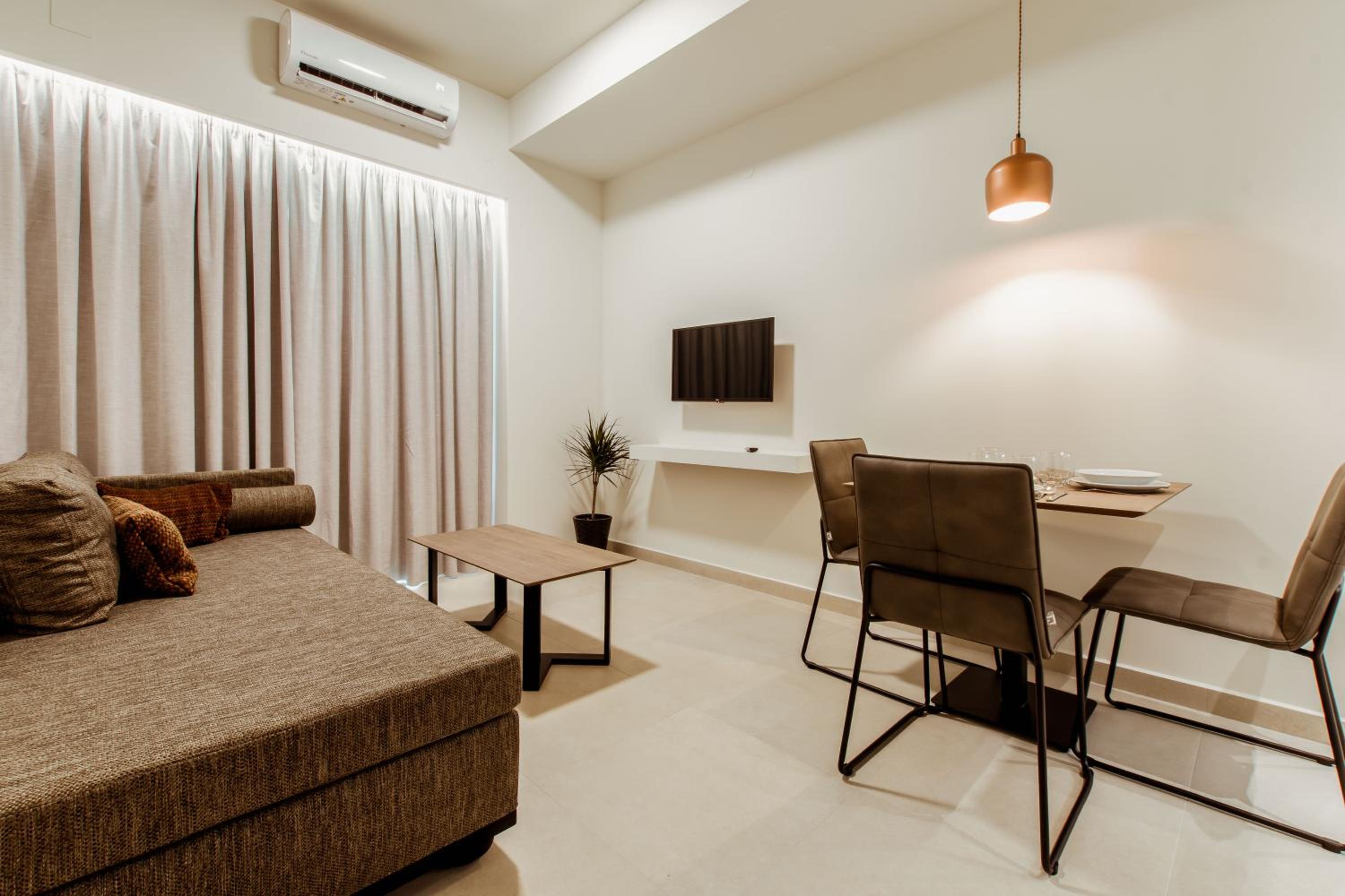 Superior King Suite - Photo 1