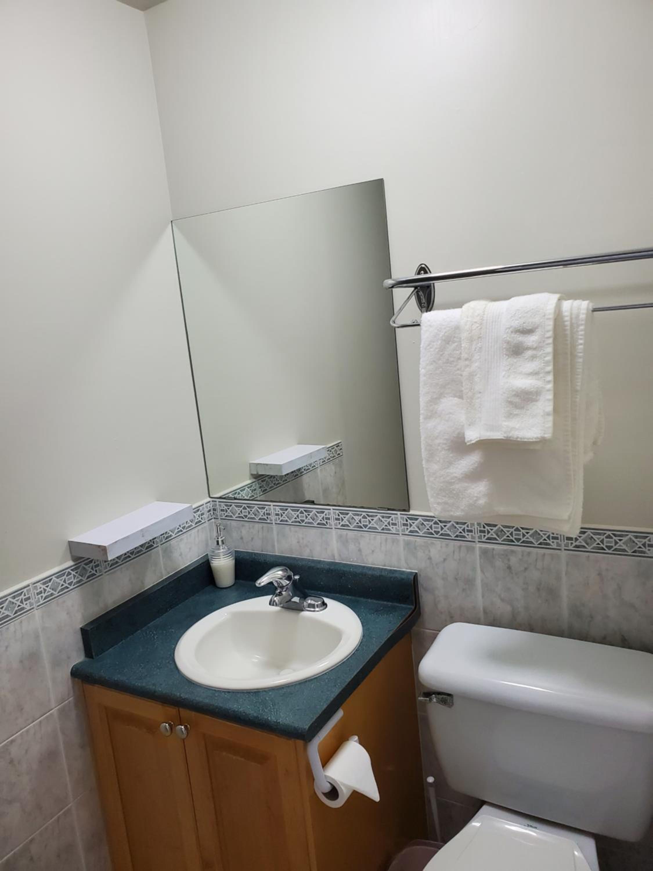 Deluxe Queen Suite photo 2