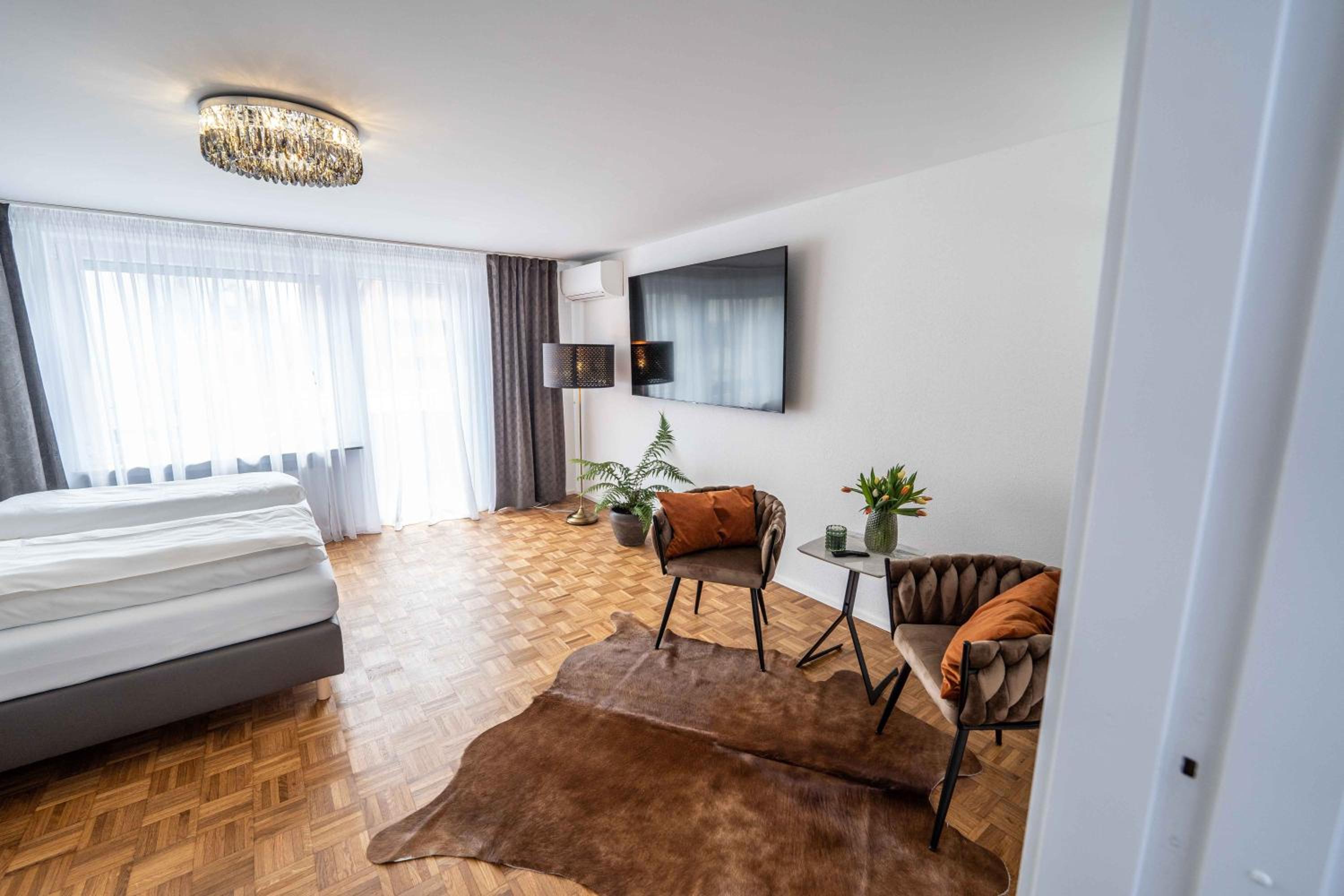 Two-Bedroom Apartment - Photo 2