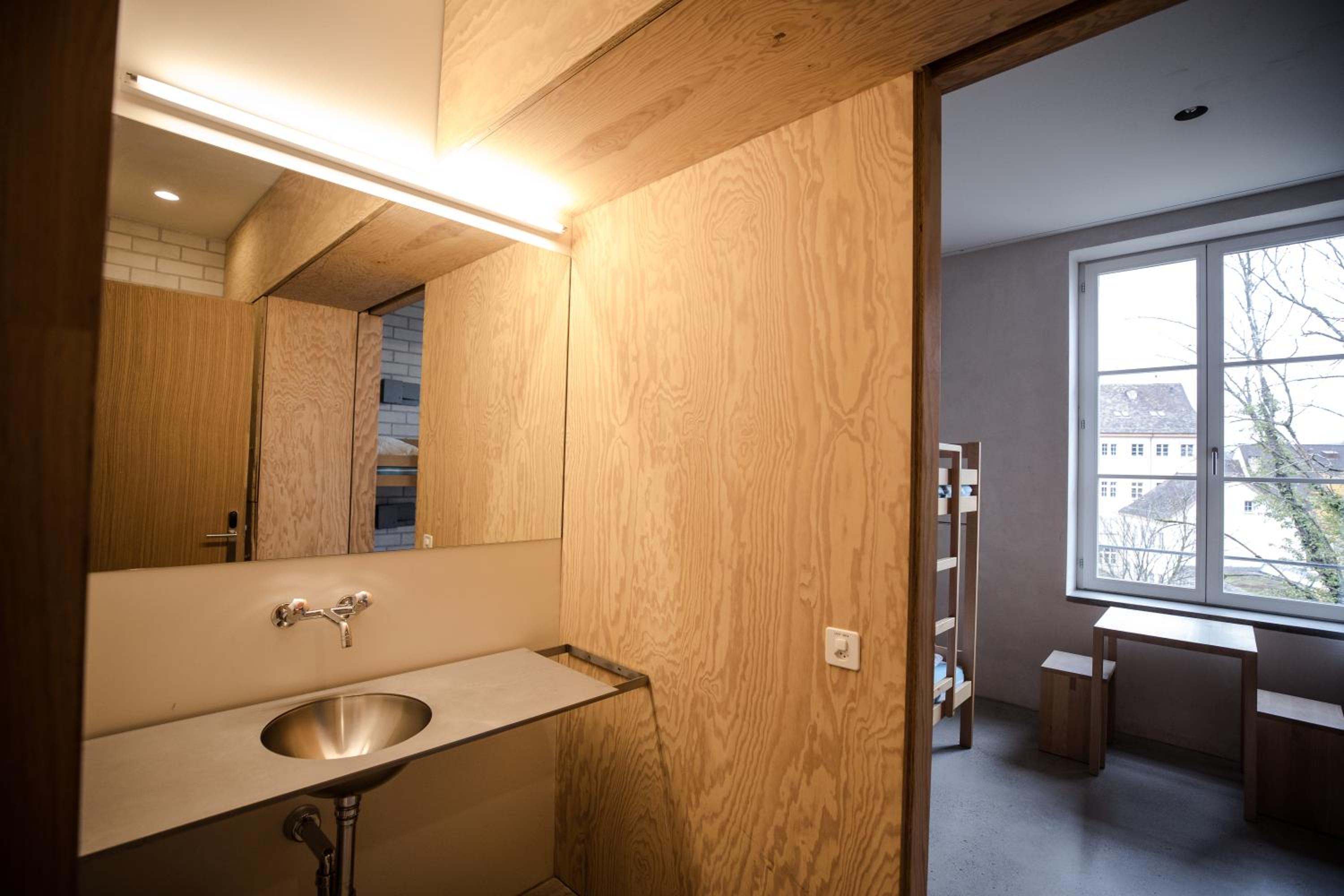 Quadruple Room with Shared Bathroom photo 3