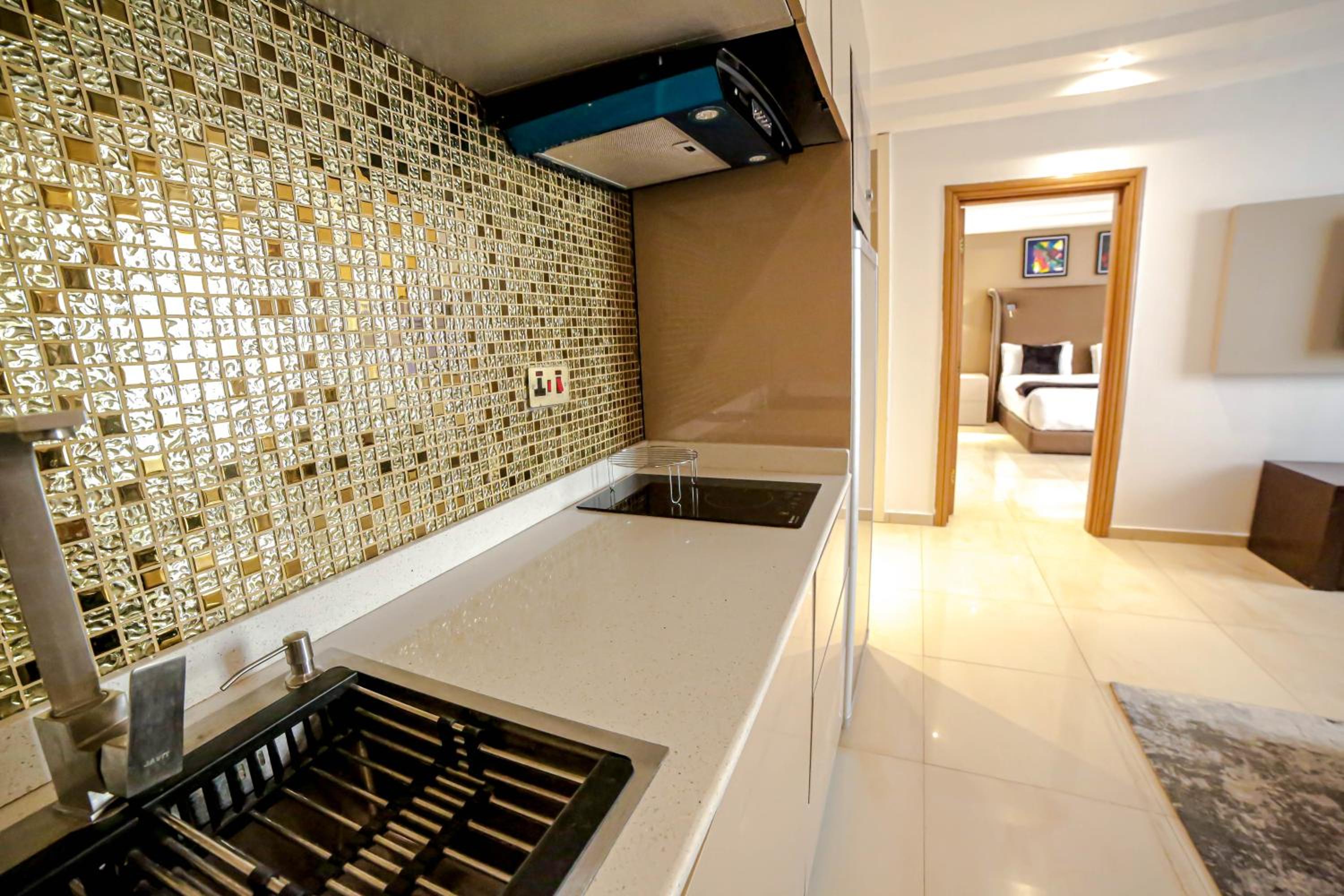 Executive Suite - Photo 4