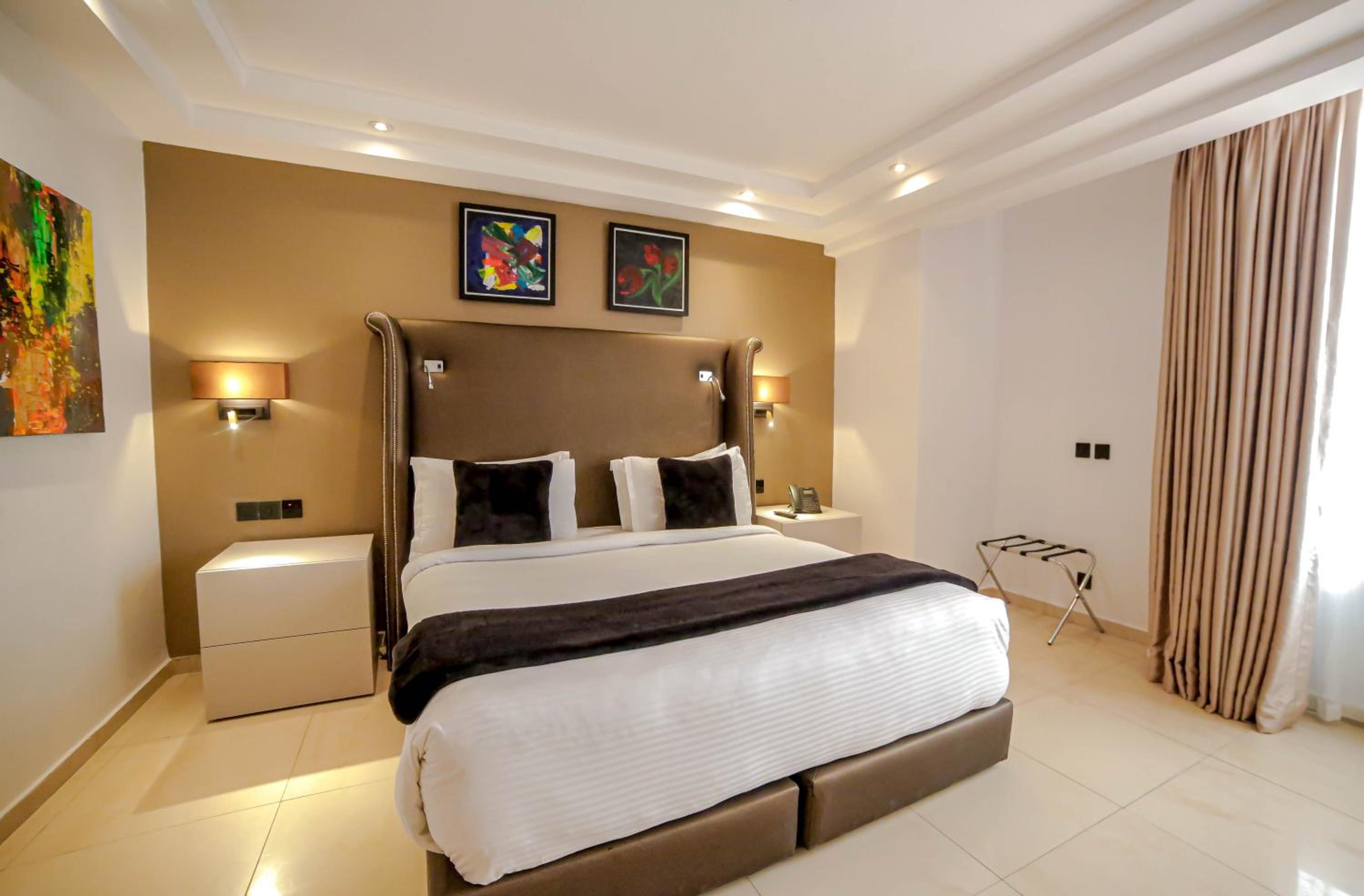 Executive Suite - Photo 5
