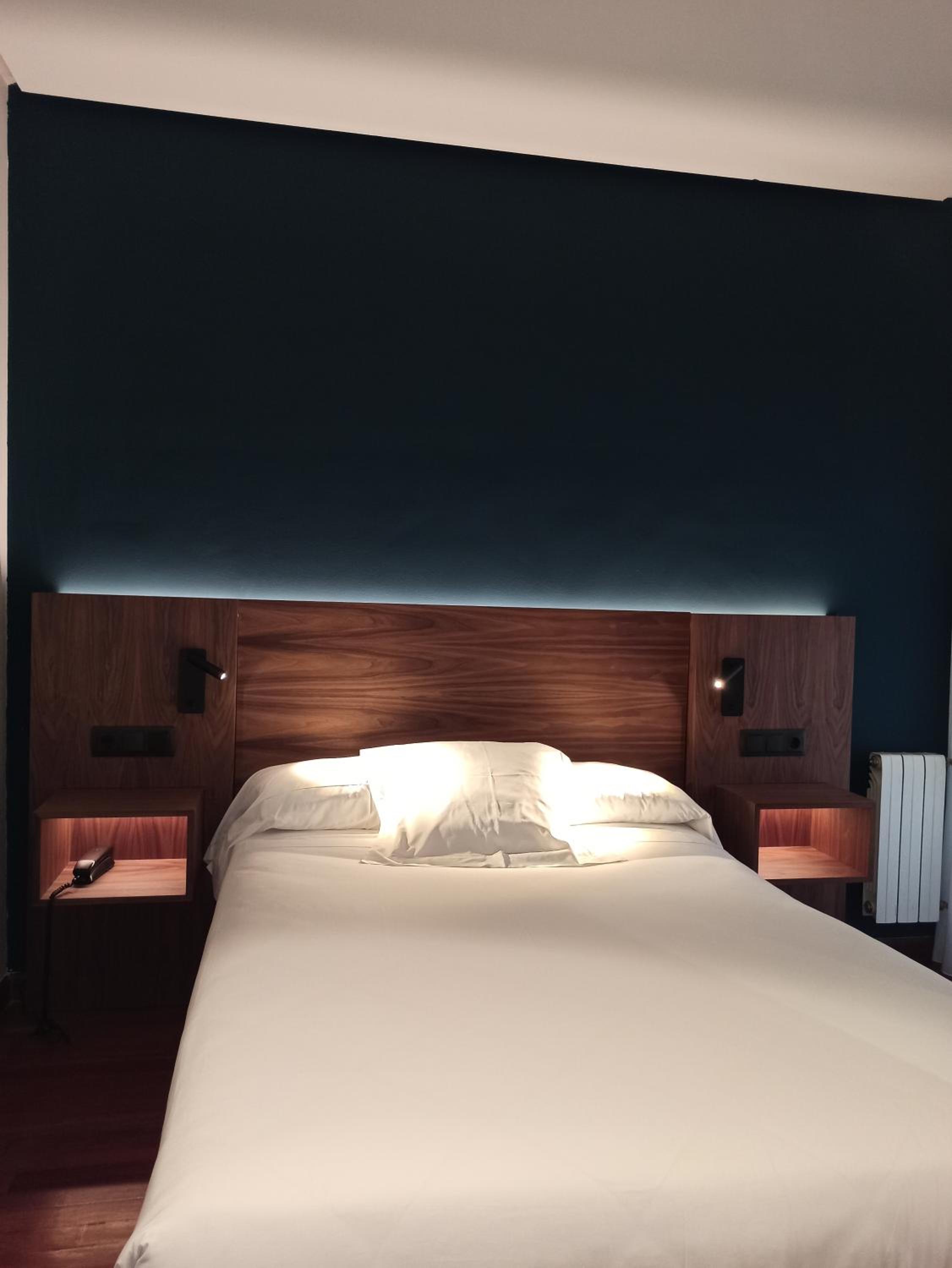 Deluxe Double or Twin Room - Photo 5