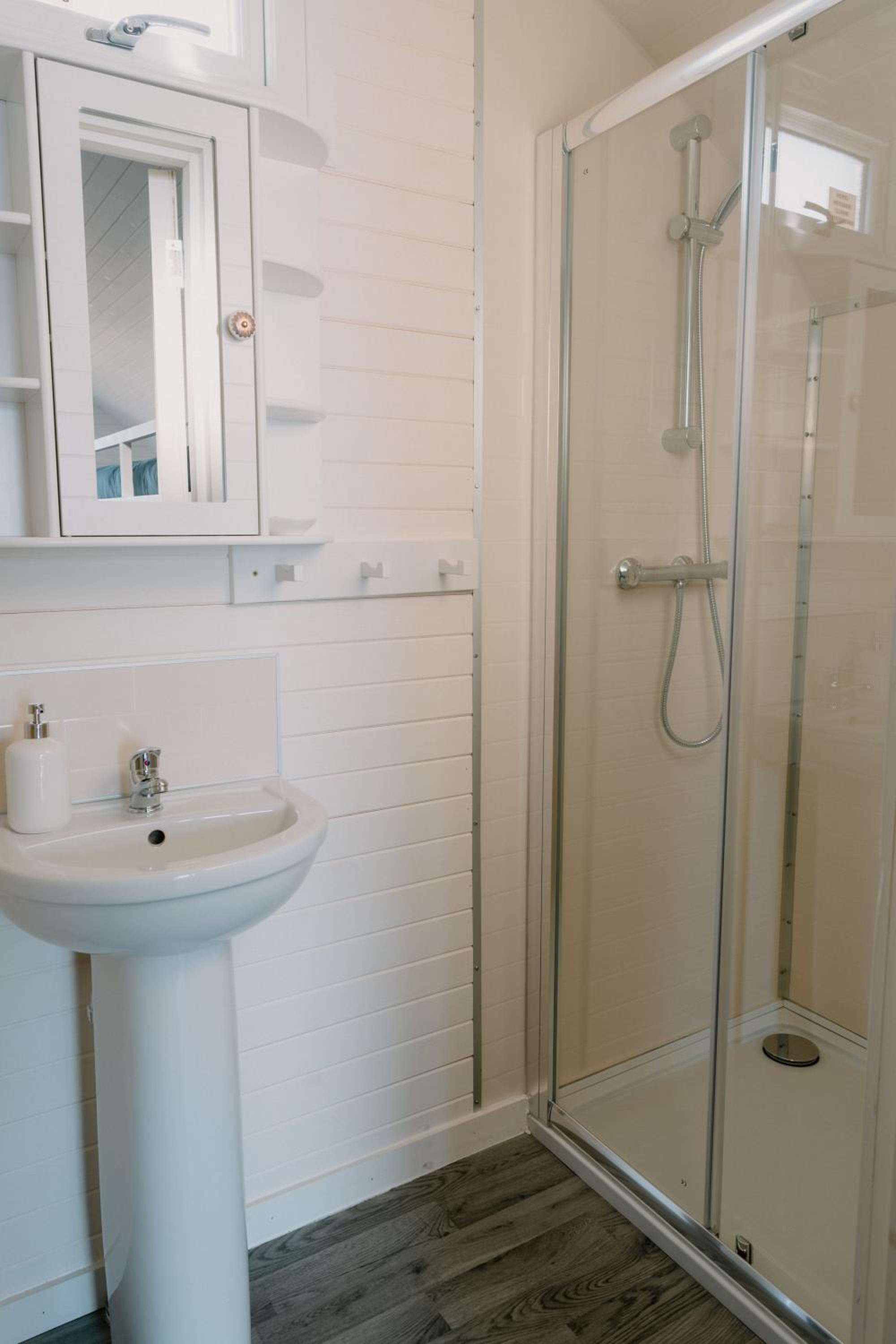 Family Room with Private Bathroom - Photo 11