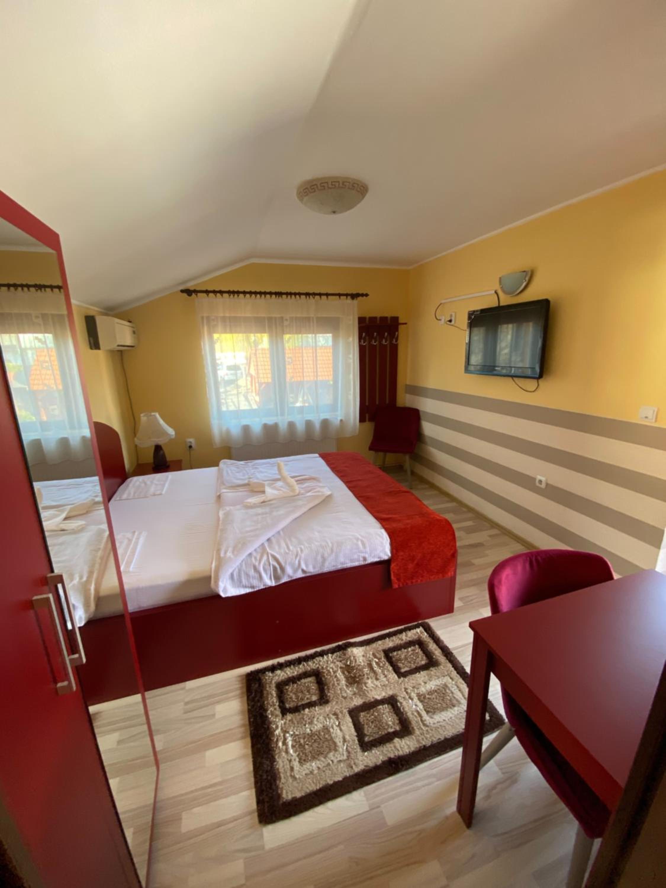 Economy Double Room - Photo 5