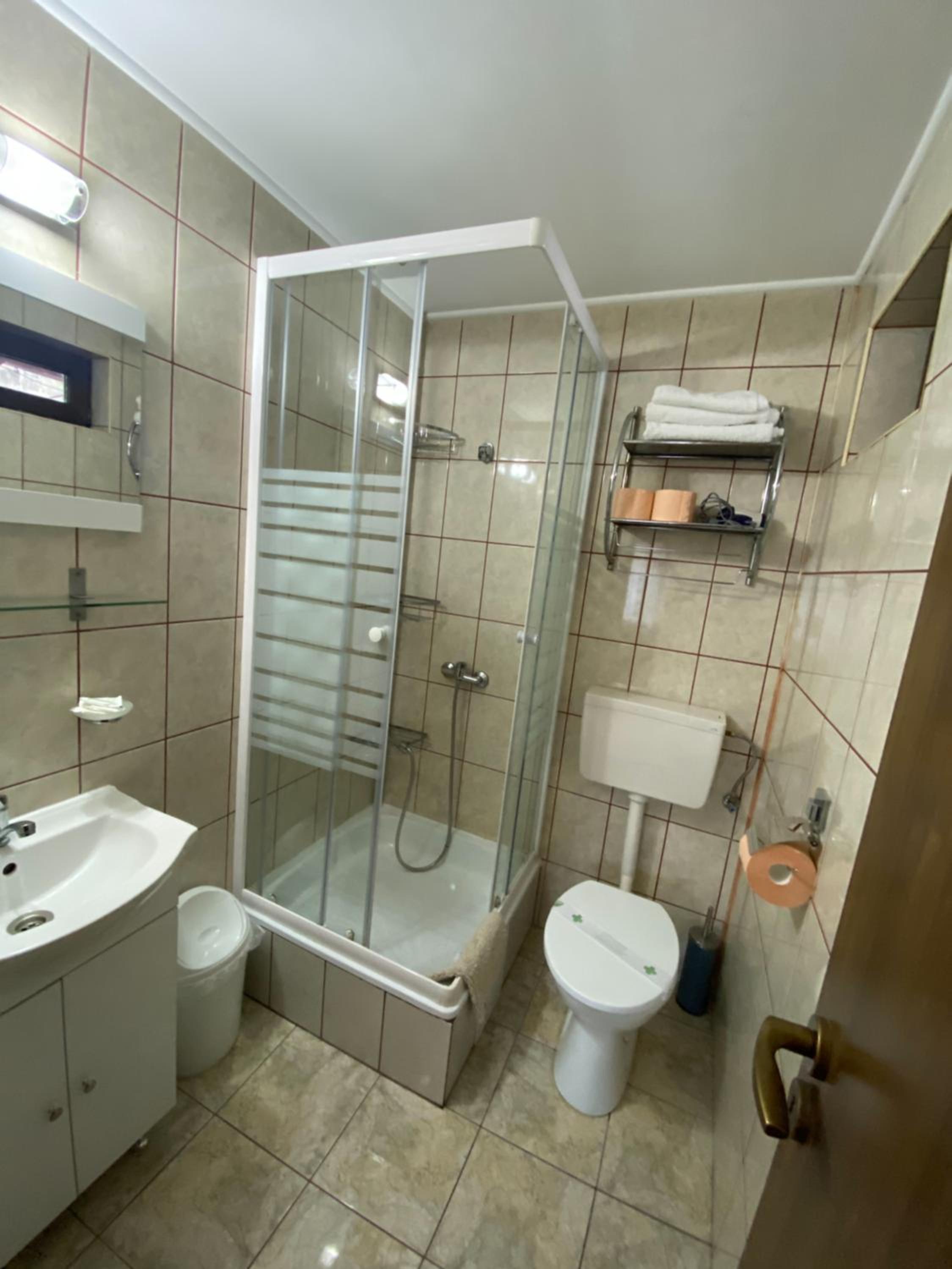 Economy Double Room - Photo 8