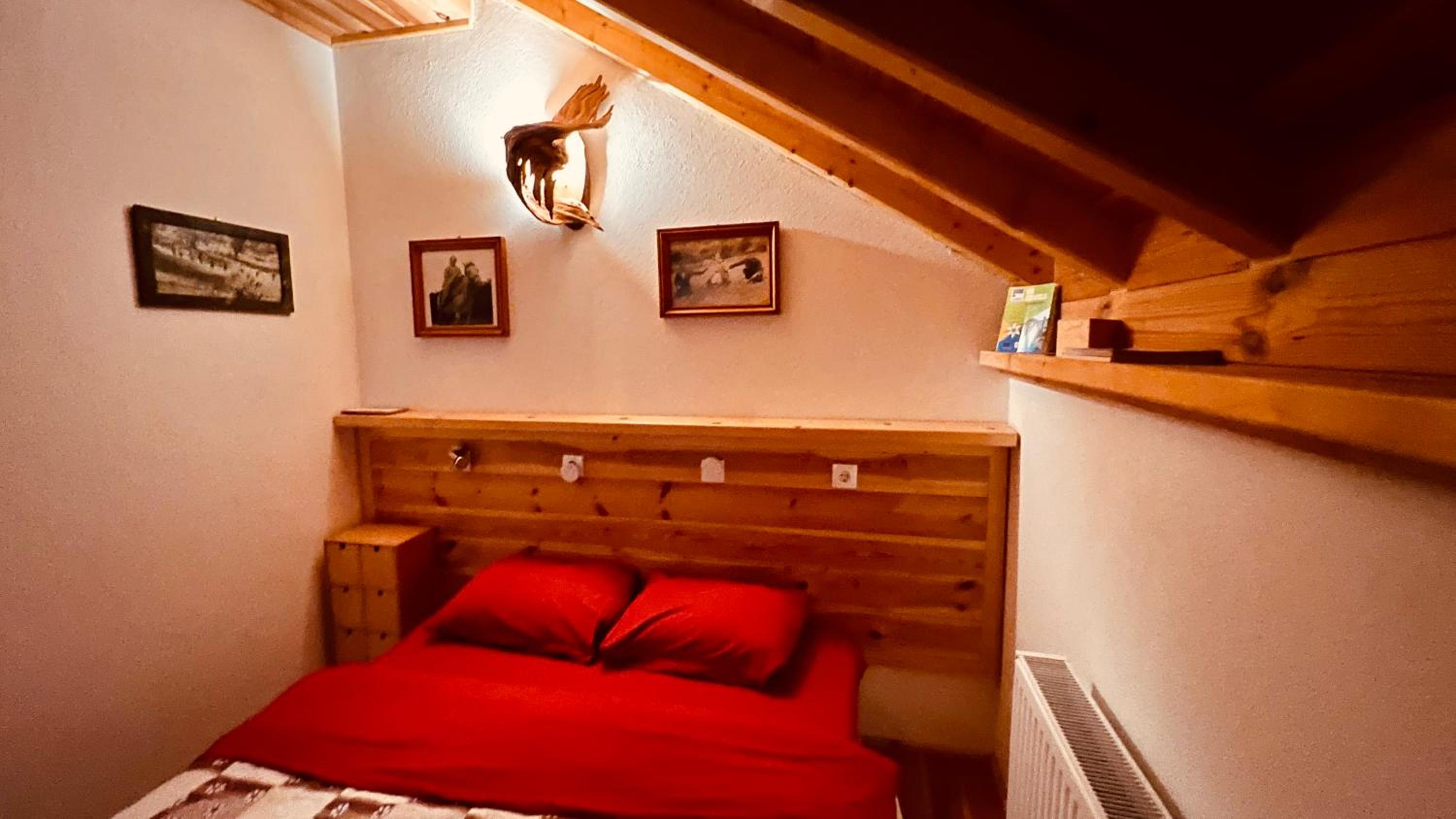 Deluxe Double Room - Photo 13