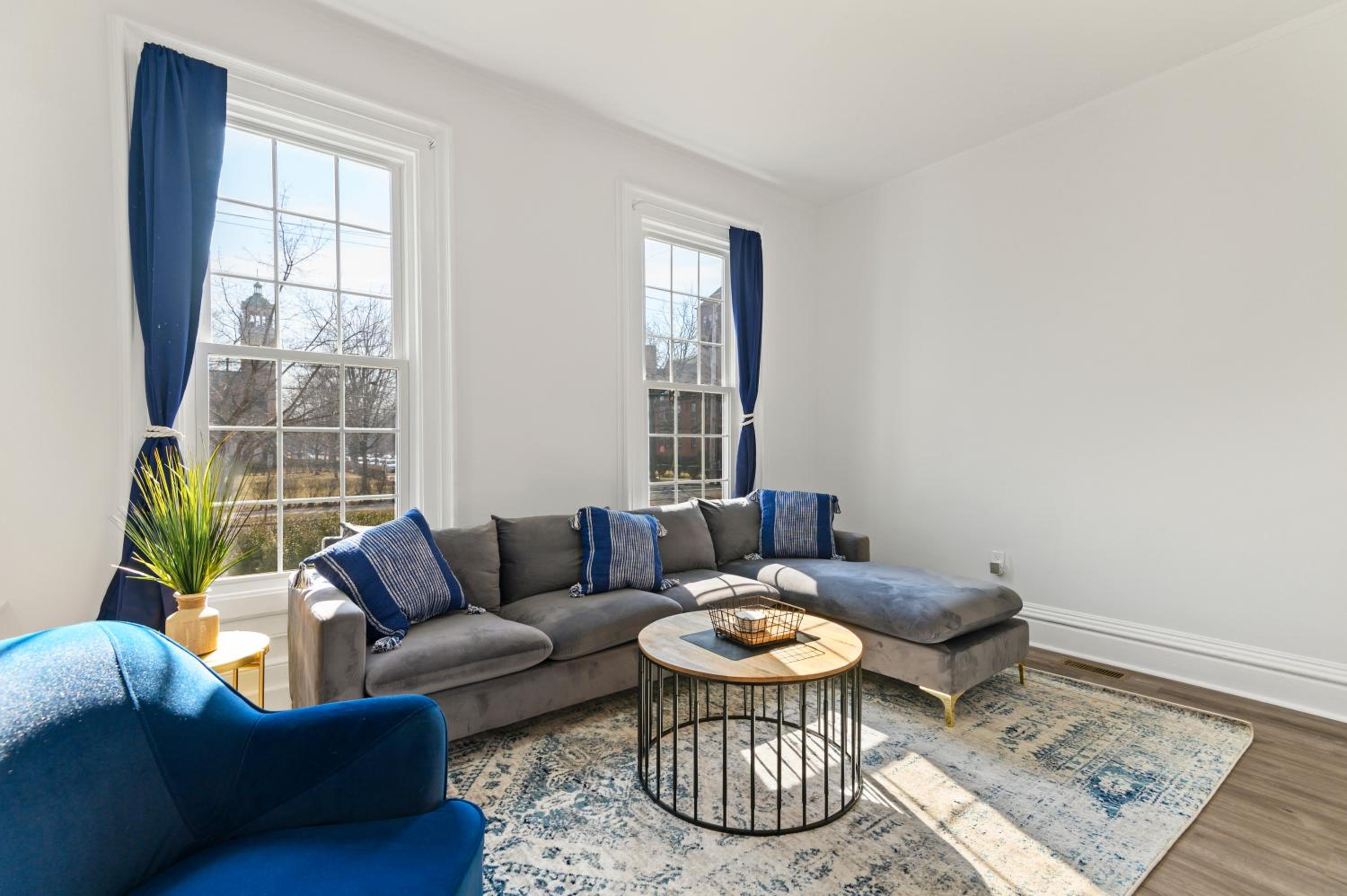 Three-Bedroom Apartment - Photo 14