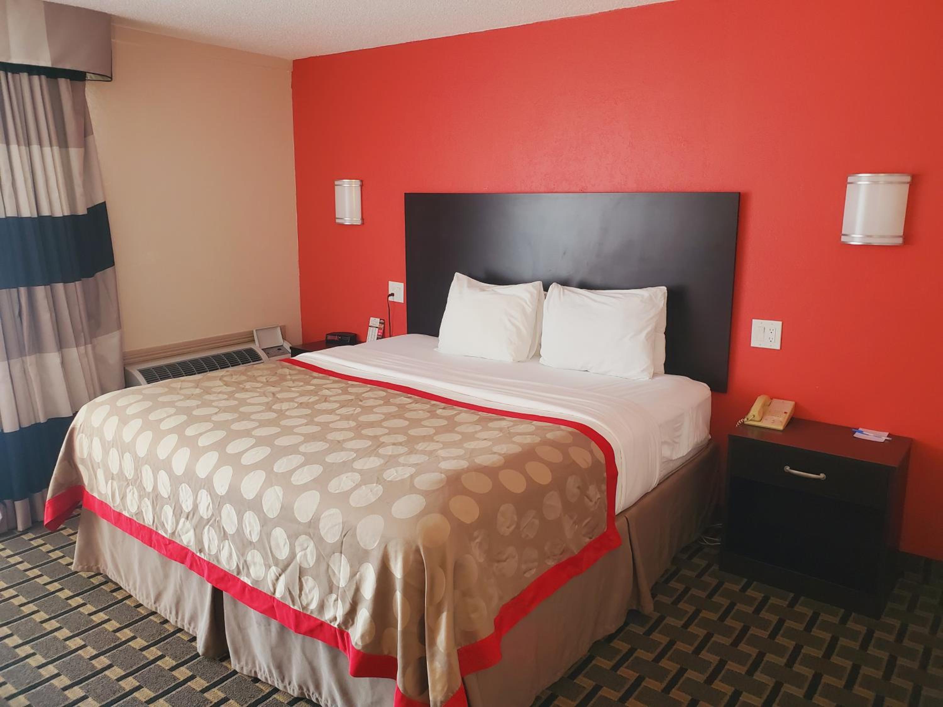 King Room - Non-Smoking - Photo 1