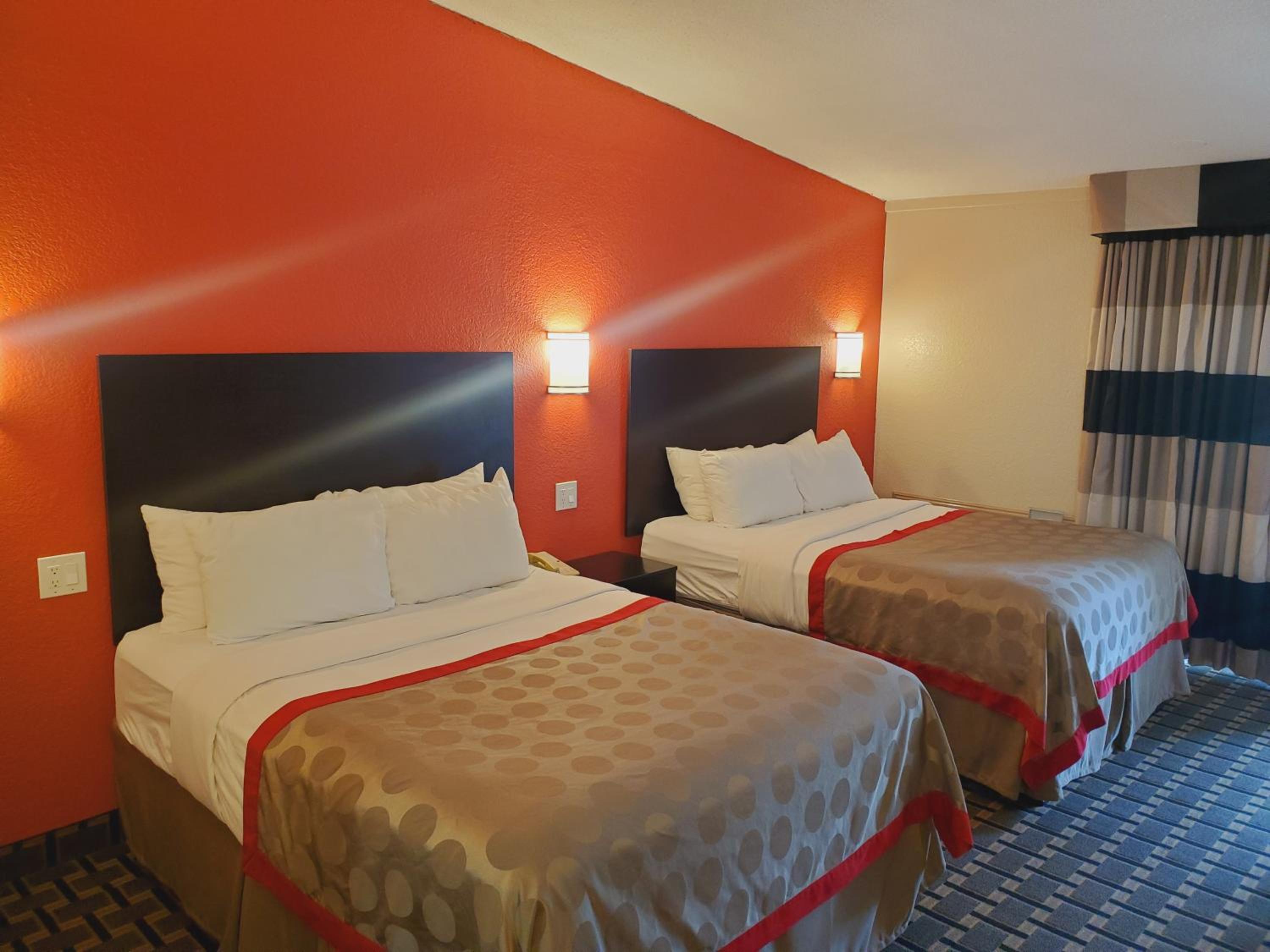 Queen Room with Two Queen Beds - Non-Smoking - Photo 1