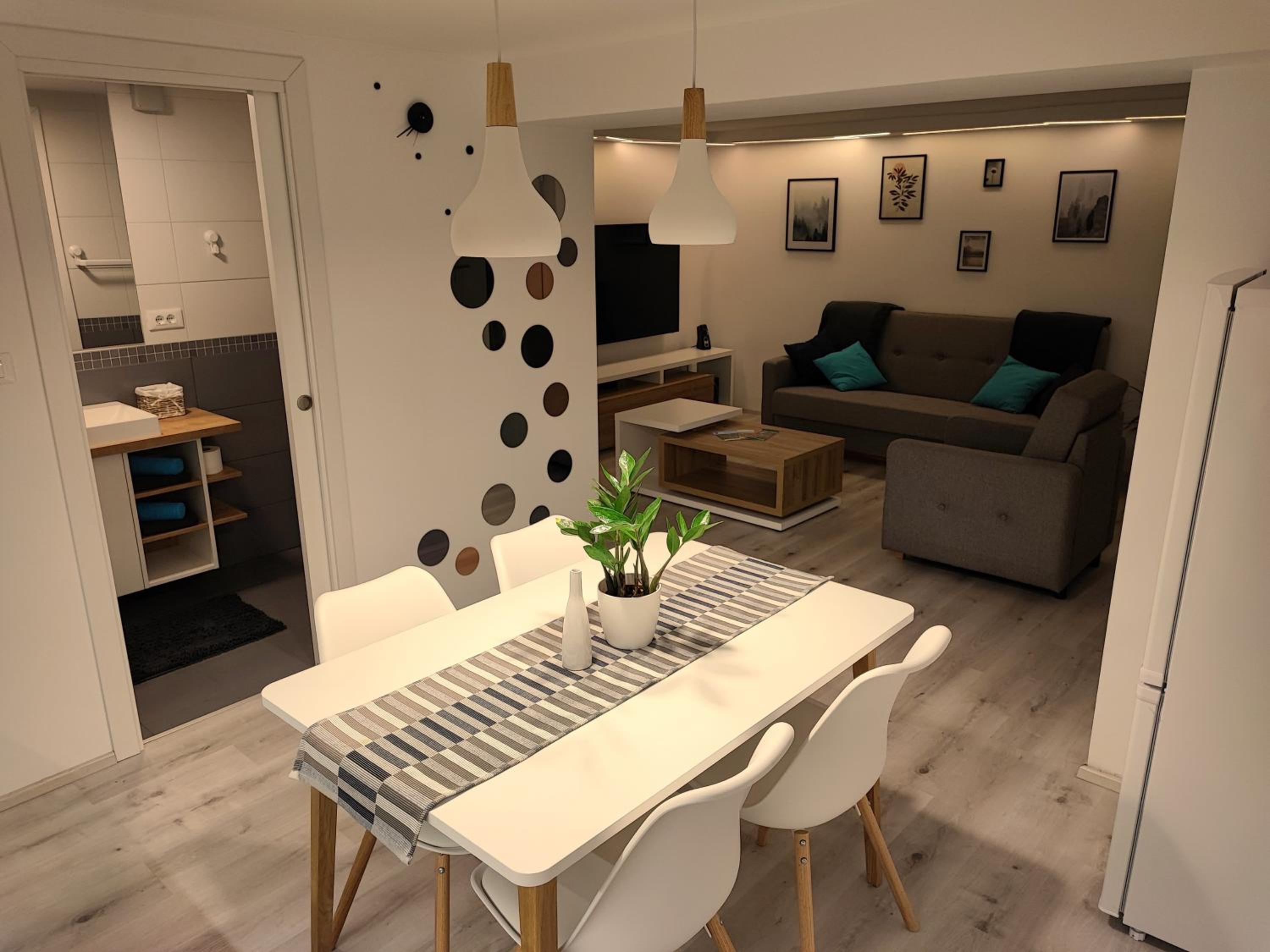 One-Bedroom Apartment - Photo 3
