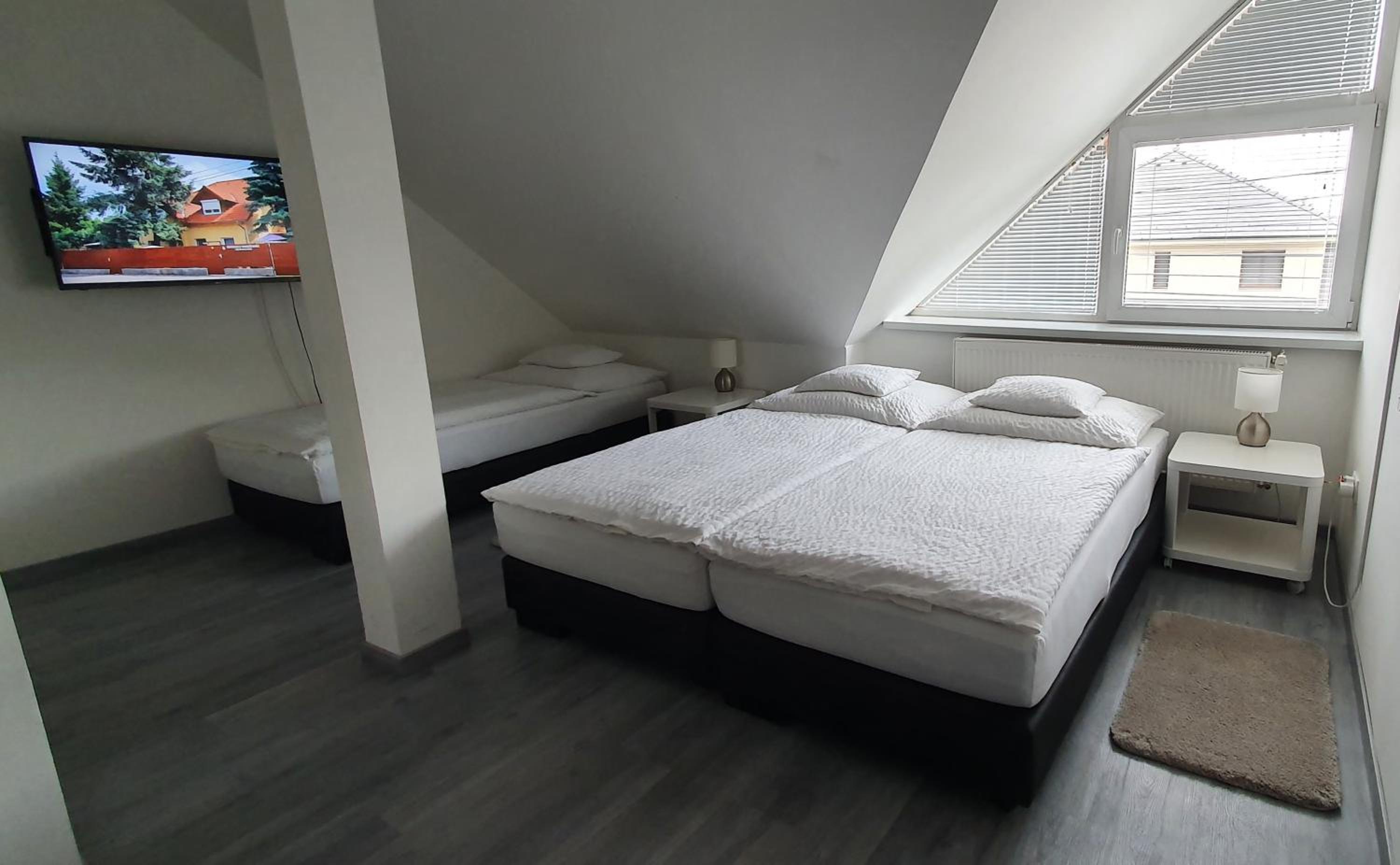 Triple Room - Photo 12
