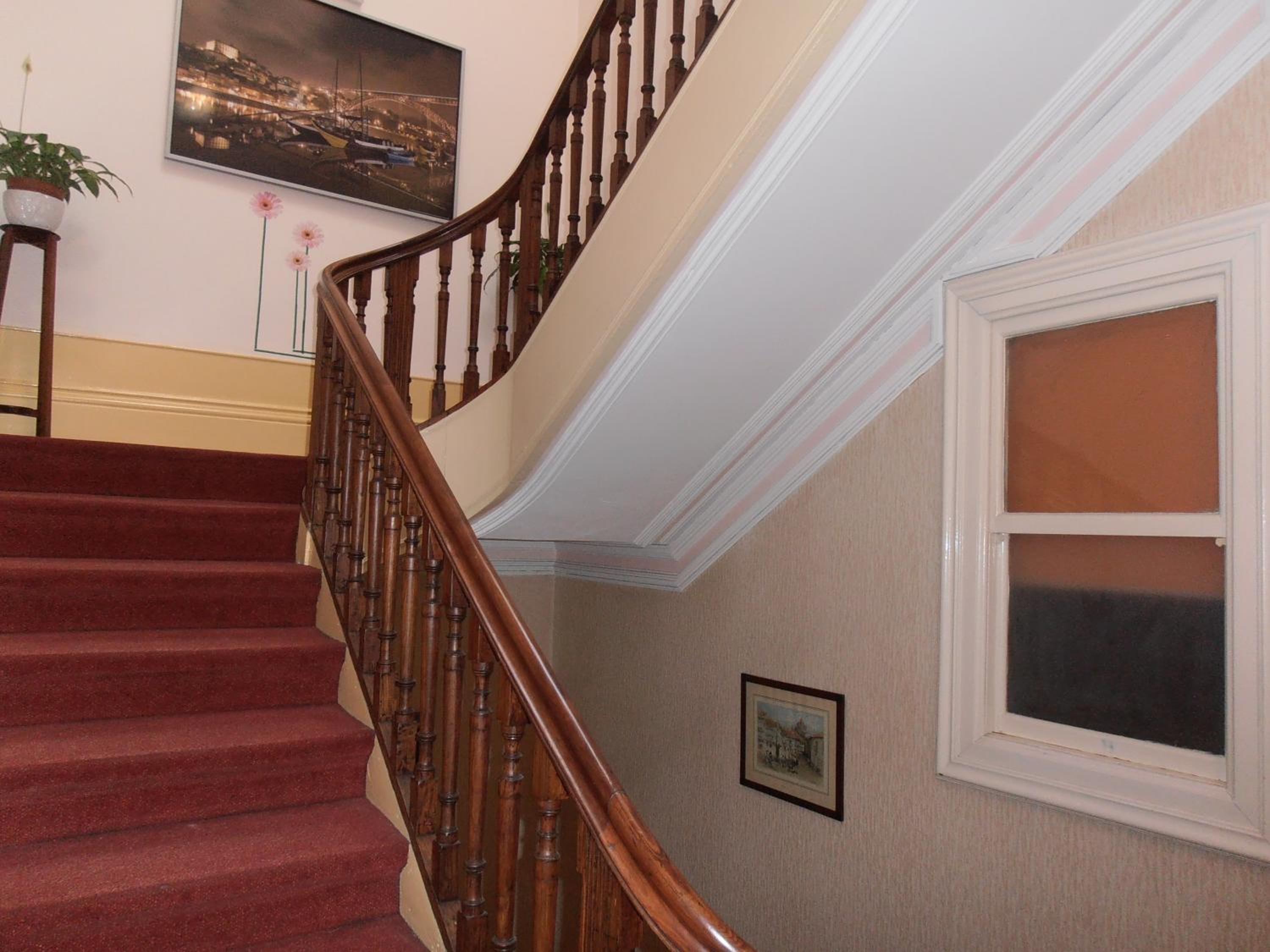 Large Family Room - Photo 6