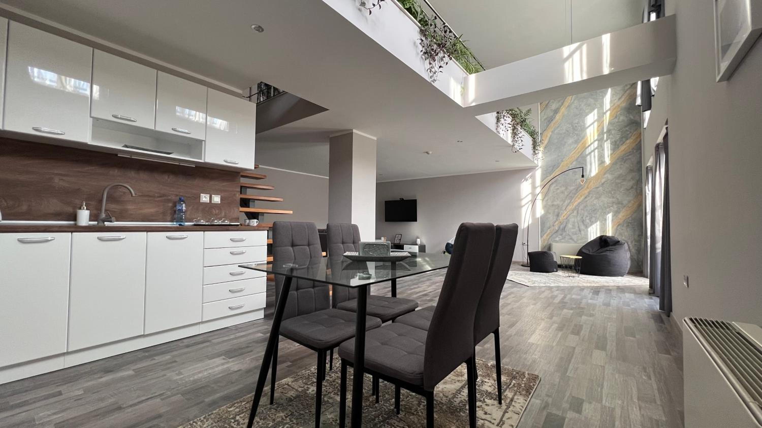 Superior King Suite - Photo 7