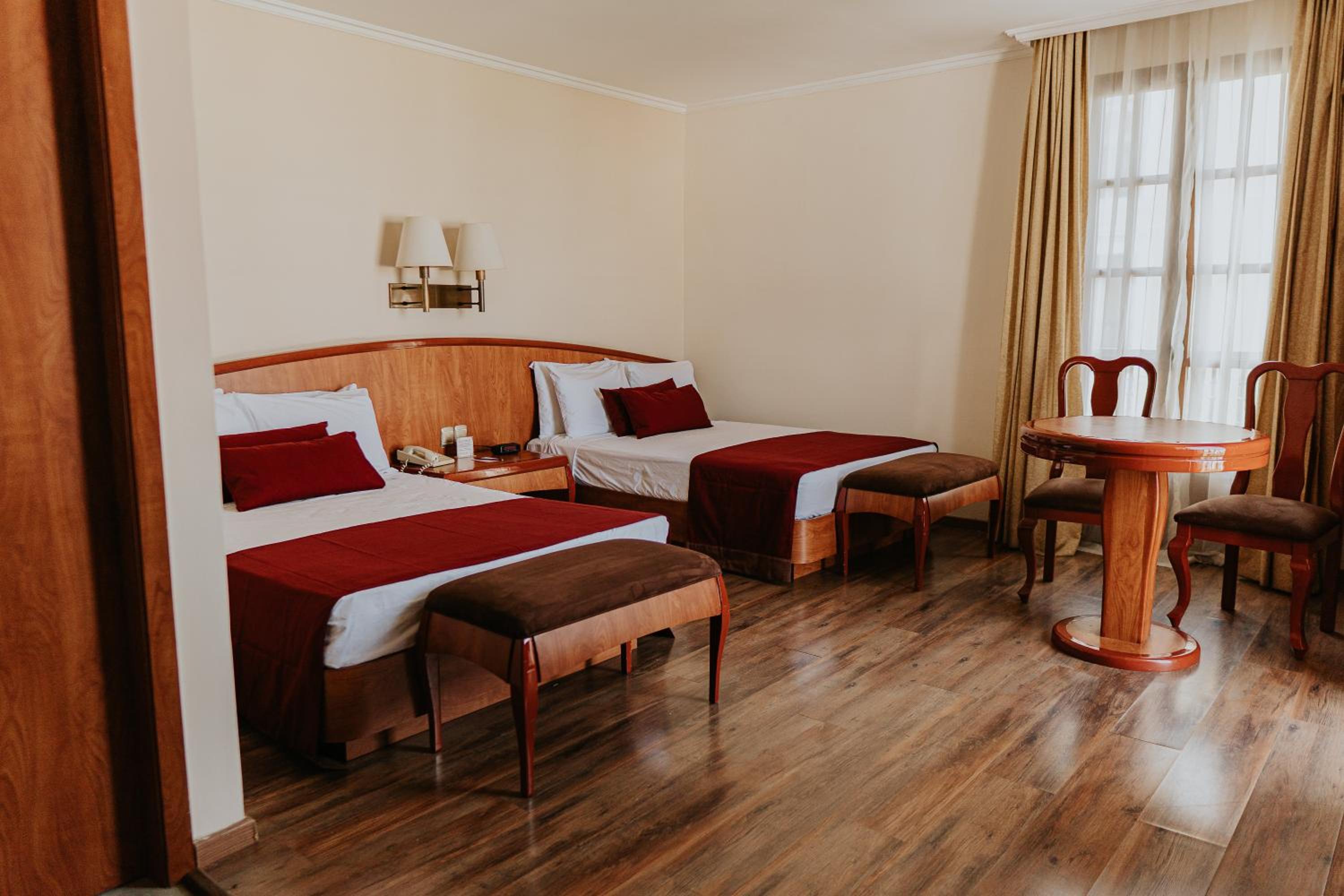 Double Room with Two Double Beds - Photo 1