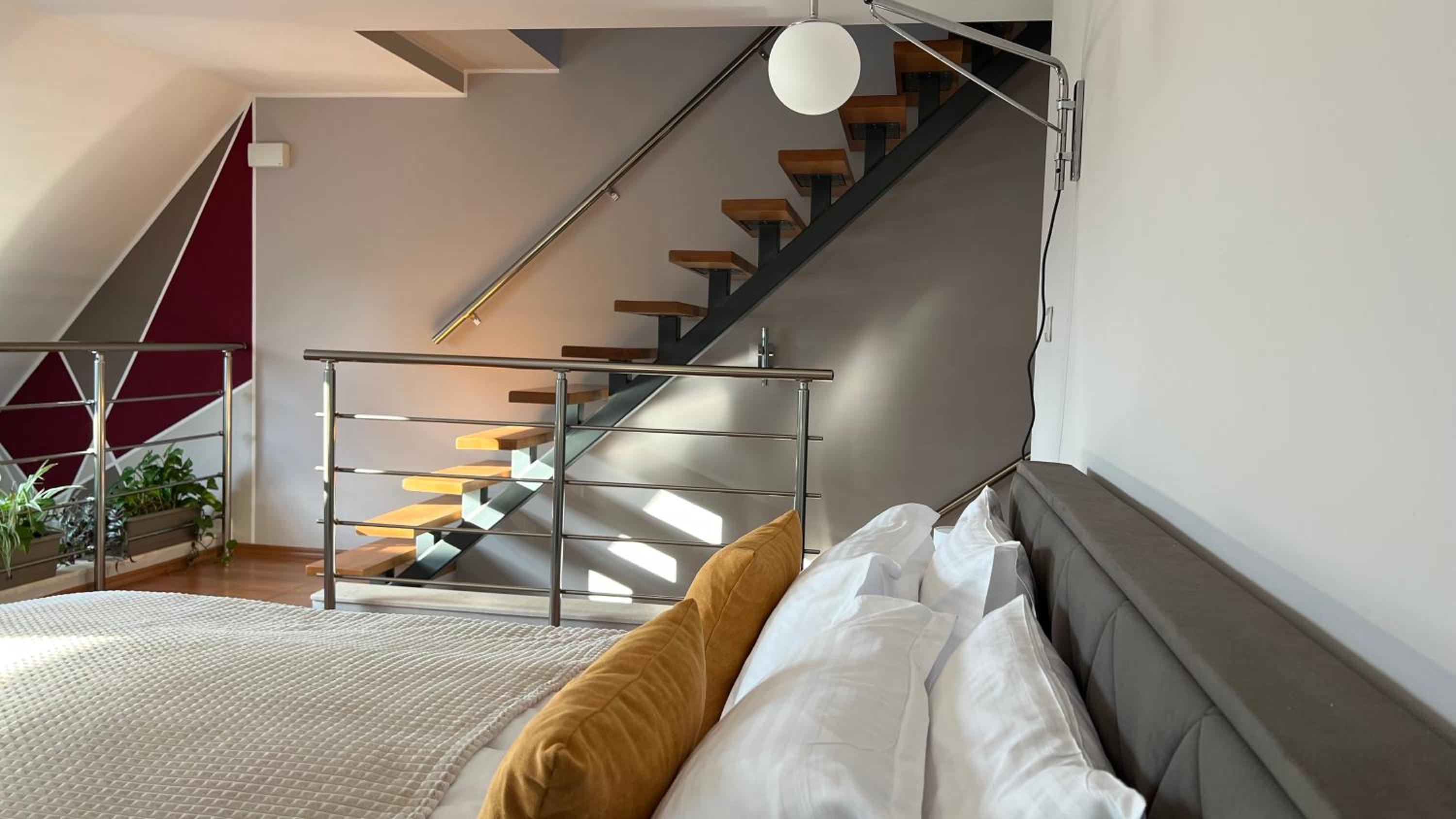 Deluxe Family Suite - Photo 16