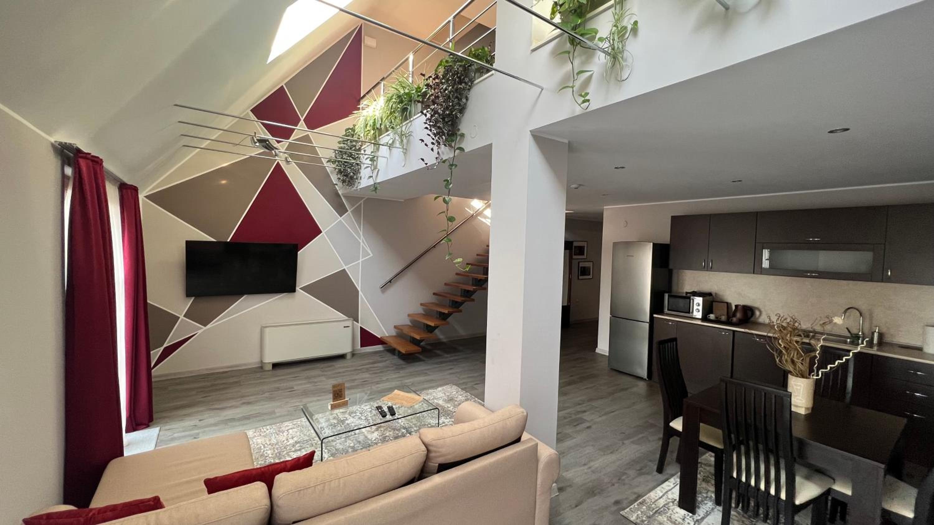 Deluxe Family Suite - Photo 3