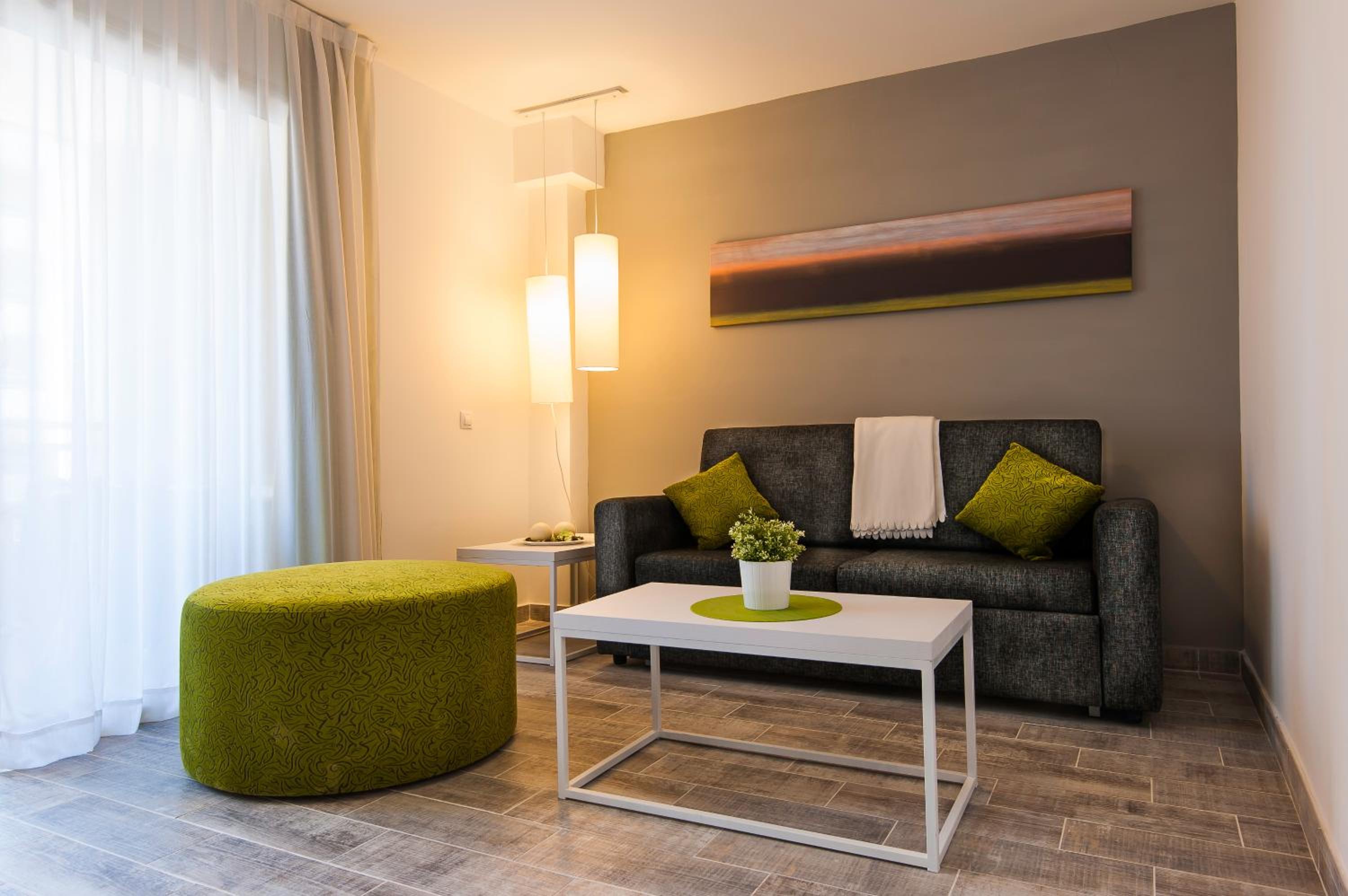 One-Bedroom Apartment (3 Adults + 1 Child) photo 3