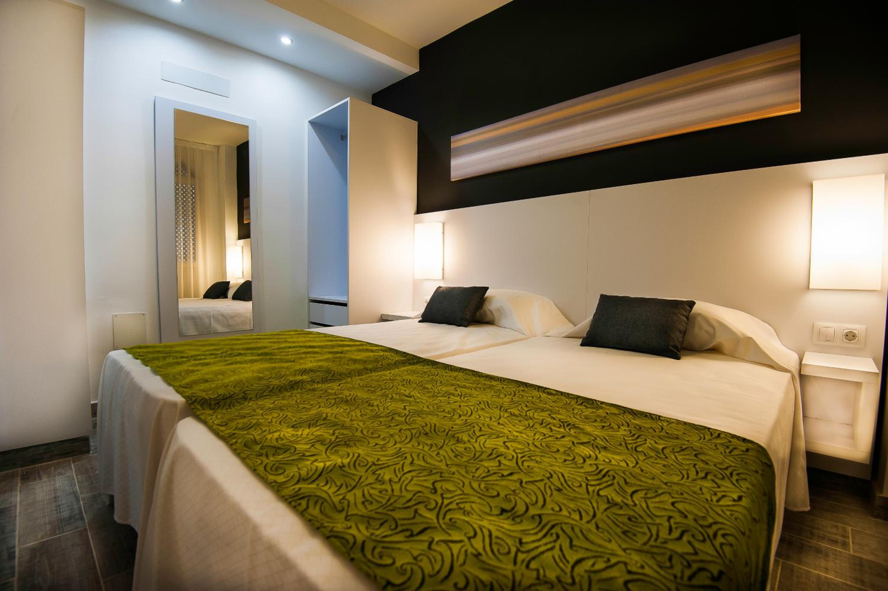 One-Bedroom Apartment (3 Adults + 1 Child) photo 2