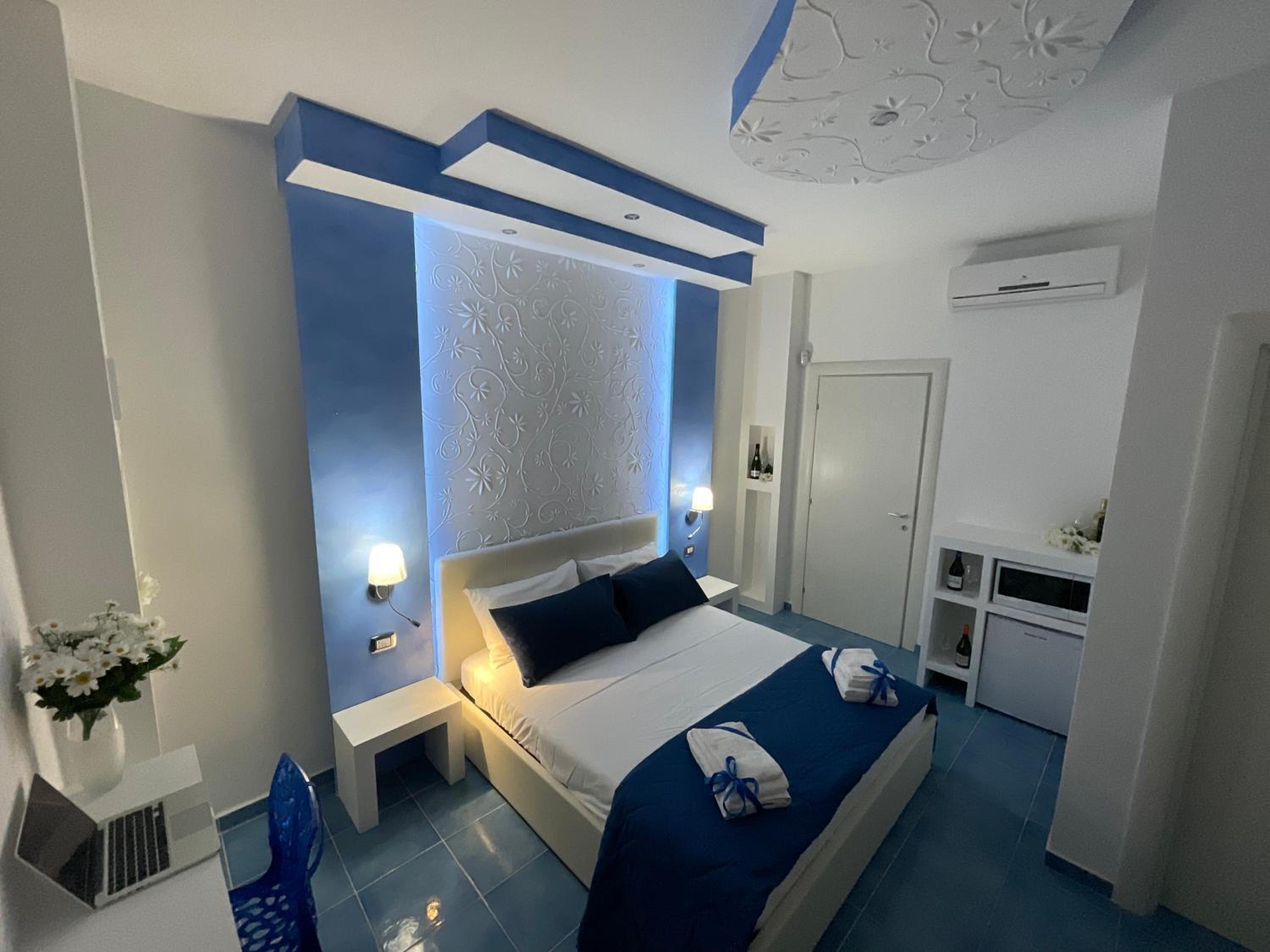 Deluxe Triple Room with Sea View photo 3