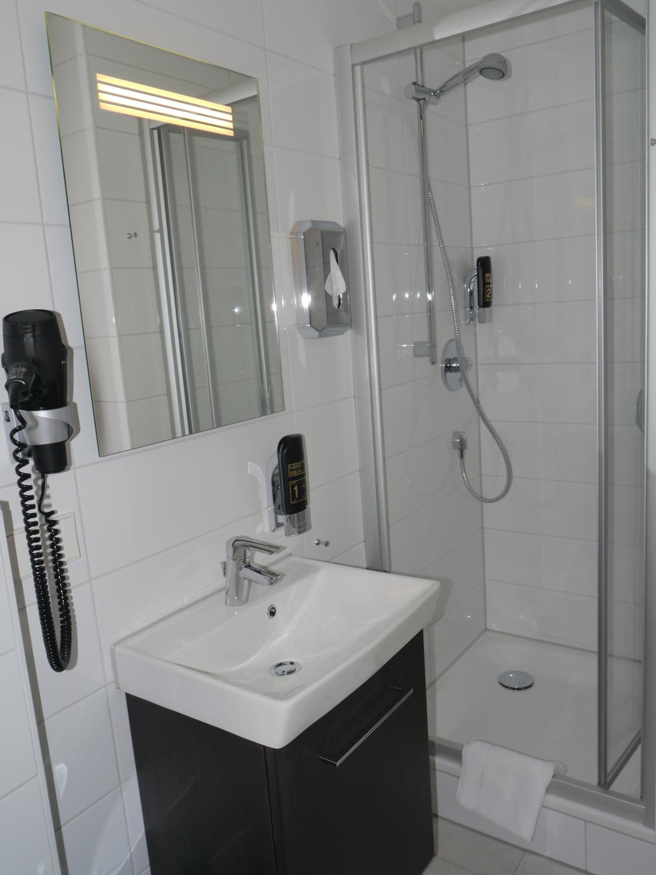 Twin Room - Photo 4