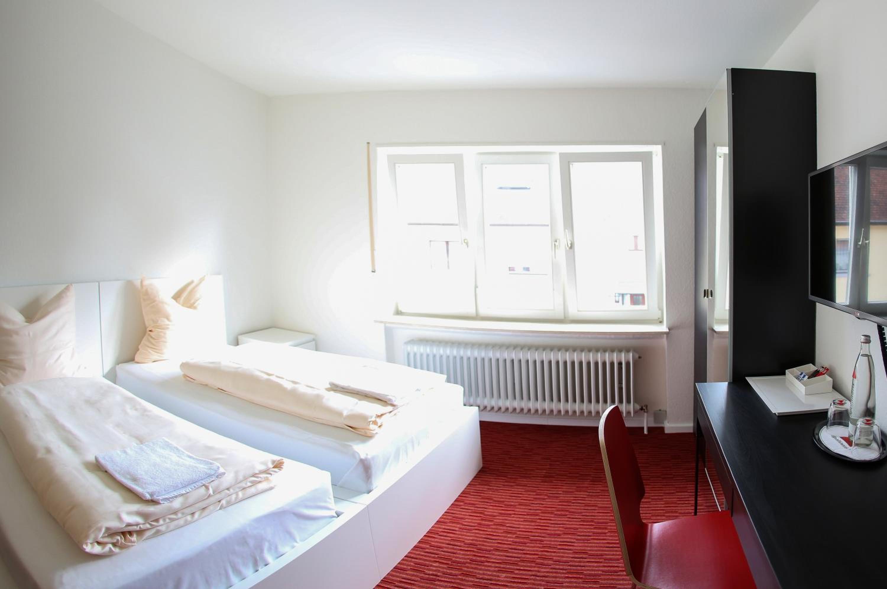 Double Room - Photo 6