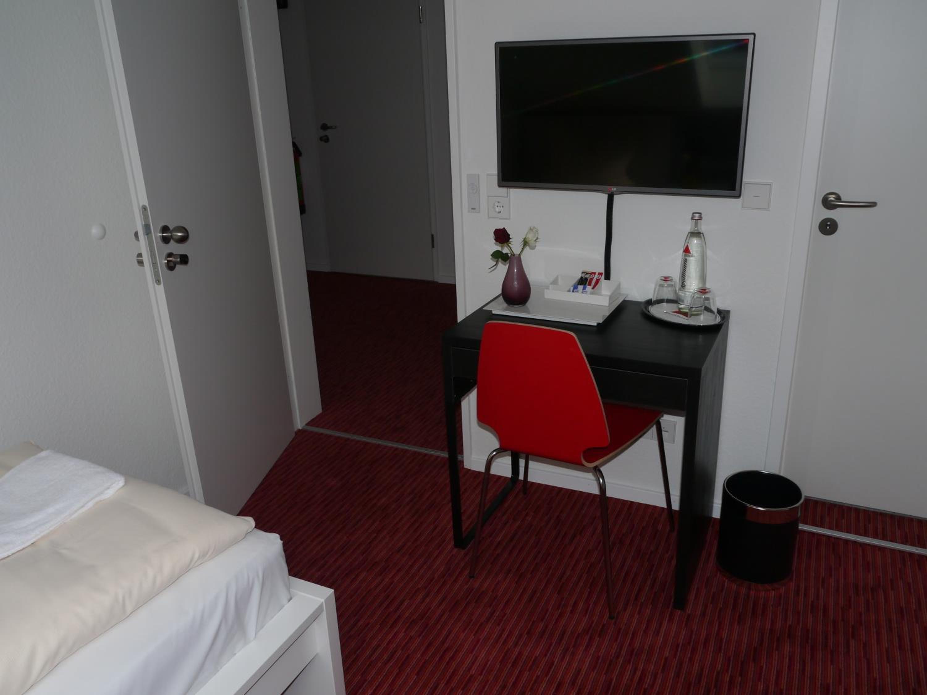 Twin Room - Photo 3
