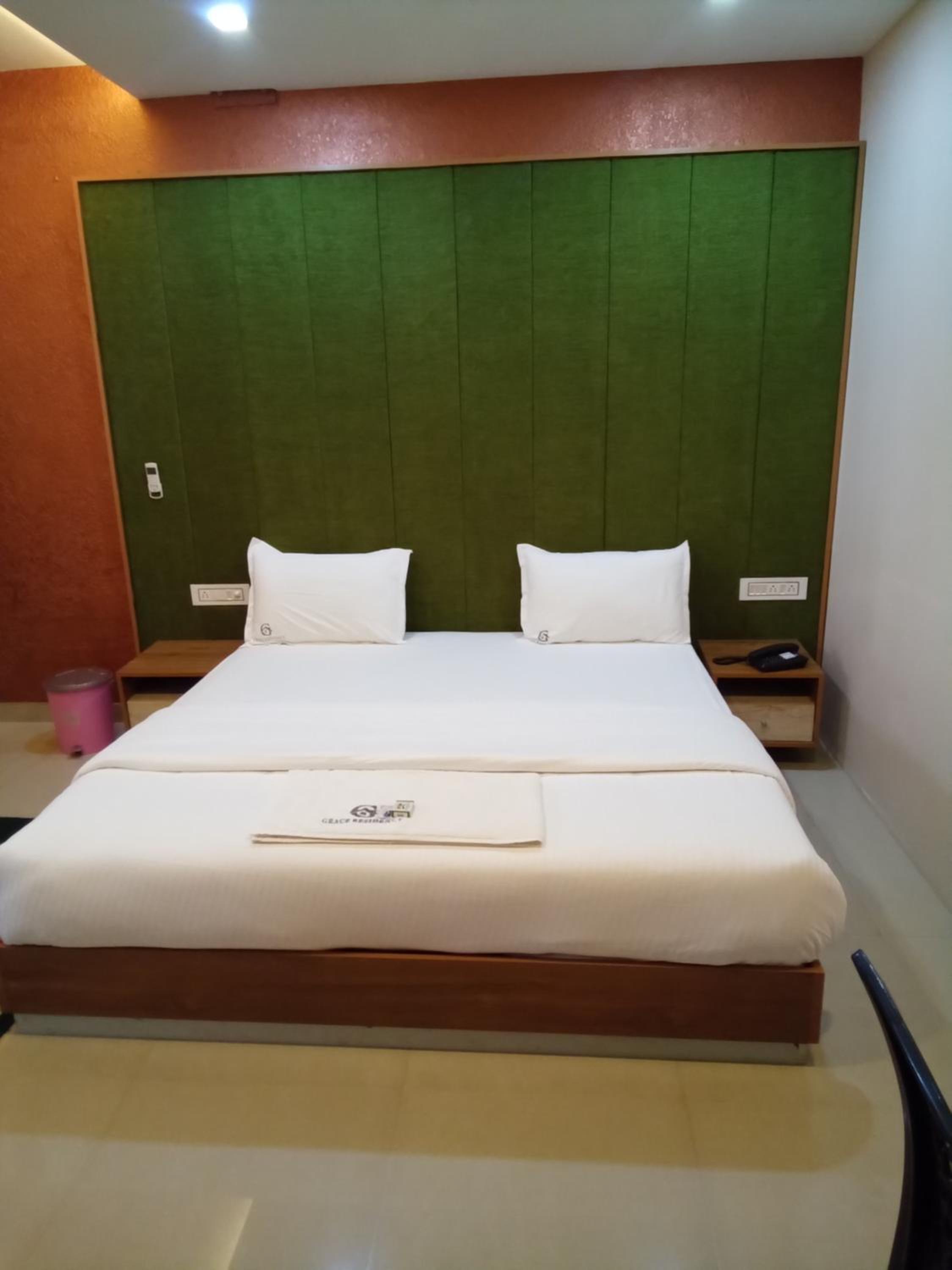 Deluxe Queen Room photo 2
