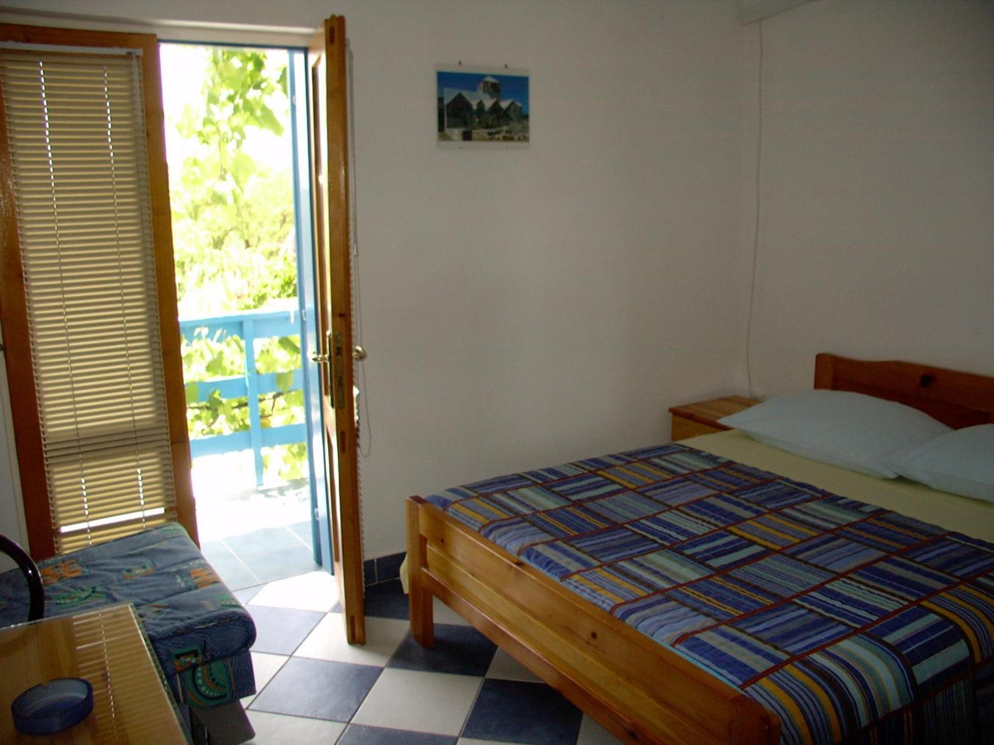 Studio with Balcony - Photo 5