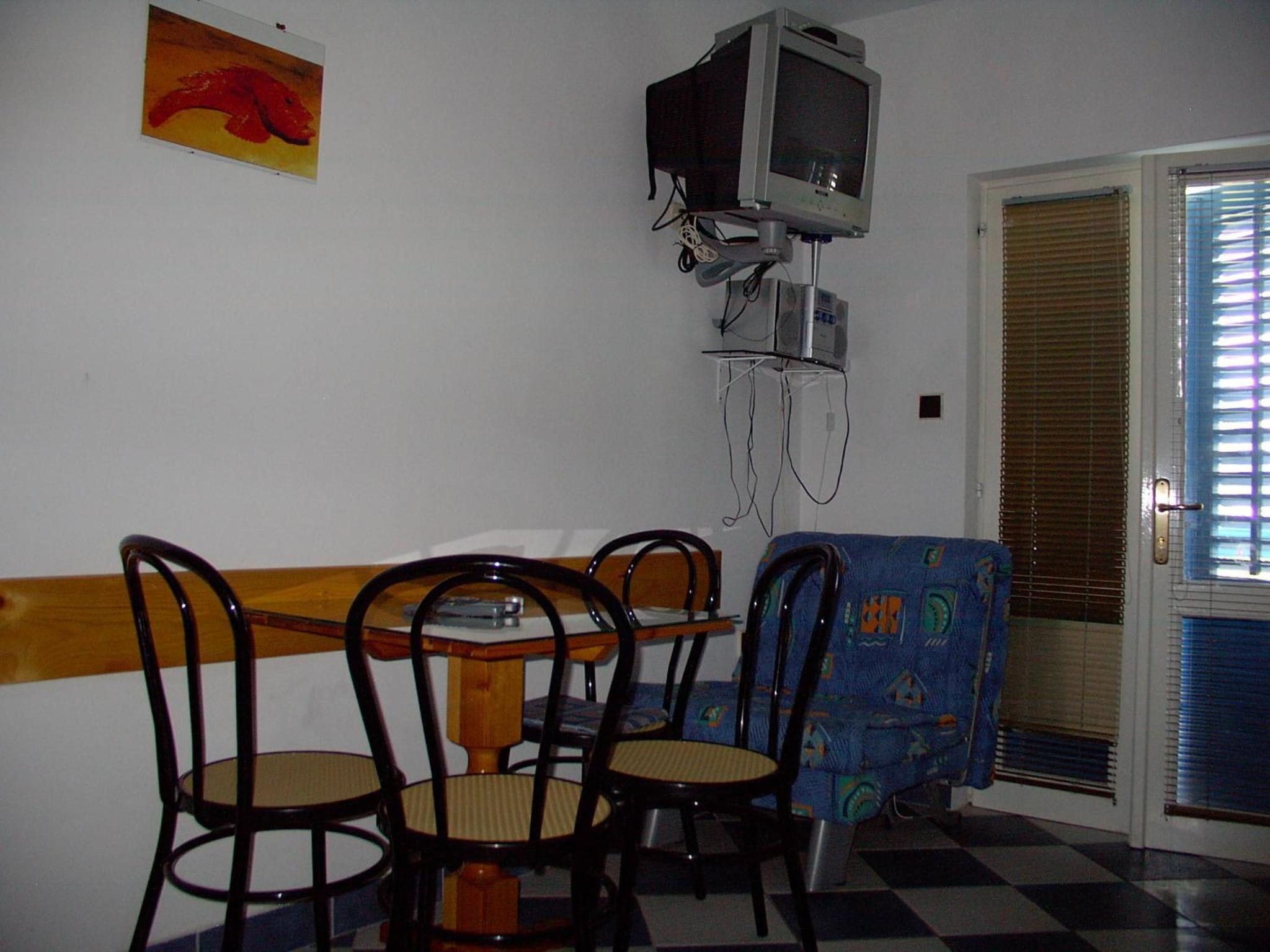 Studio with Balcony - Photo 4