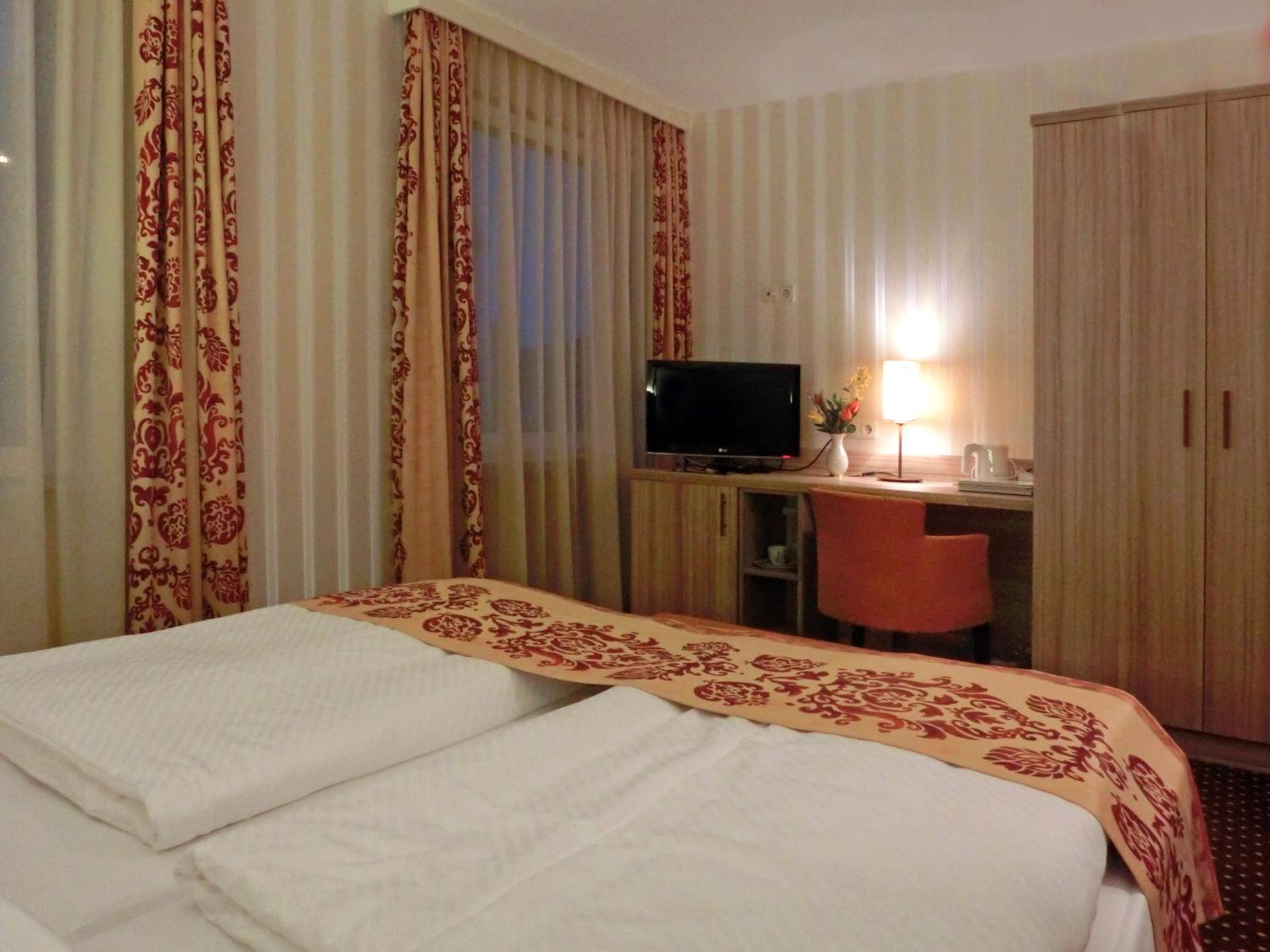Double Room - Photo 3
