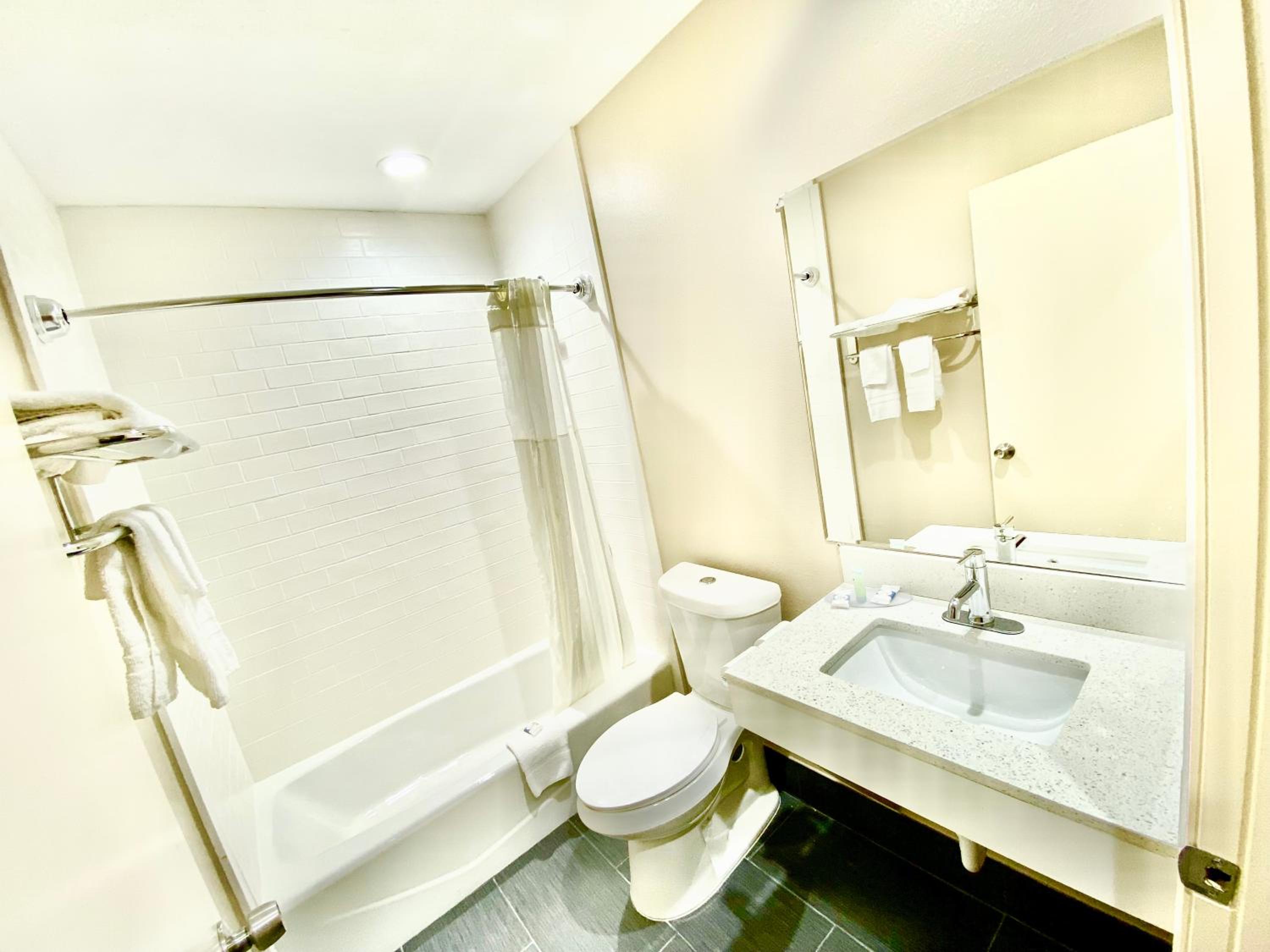Deluxe King Room - Photo 3