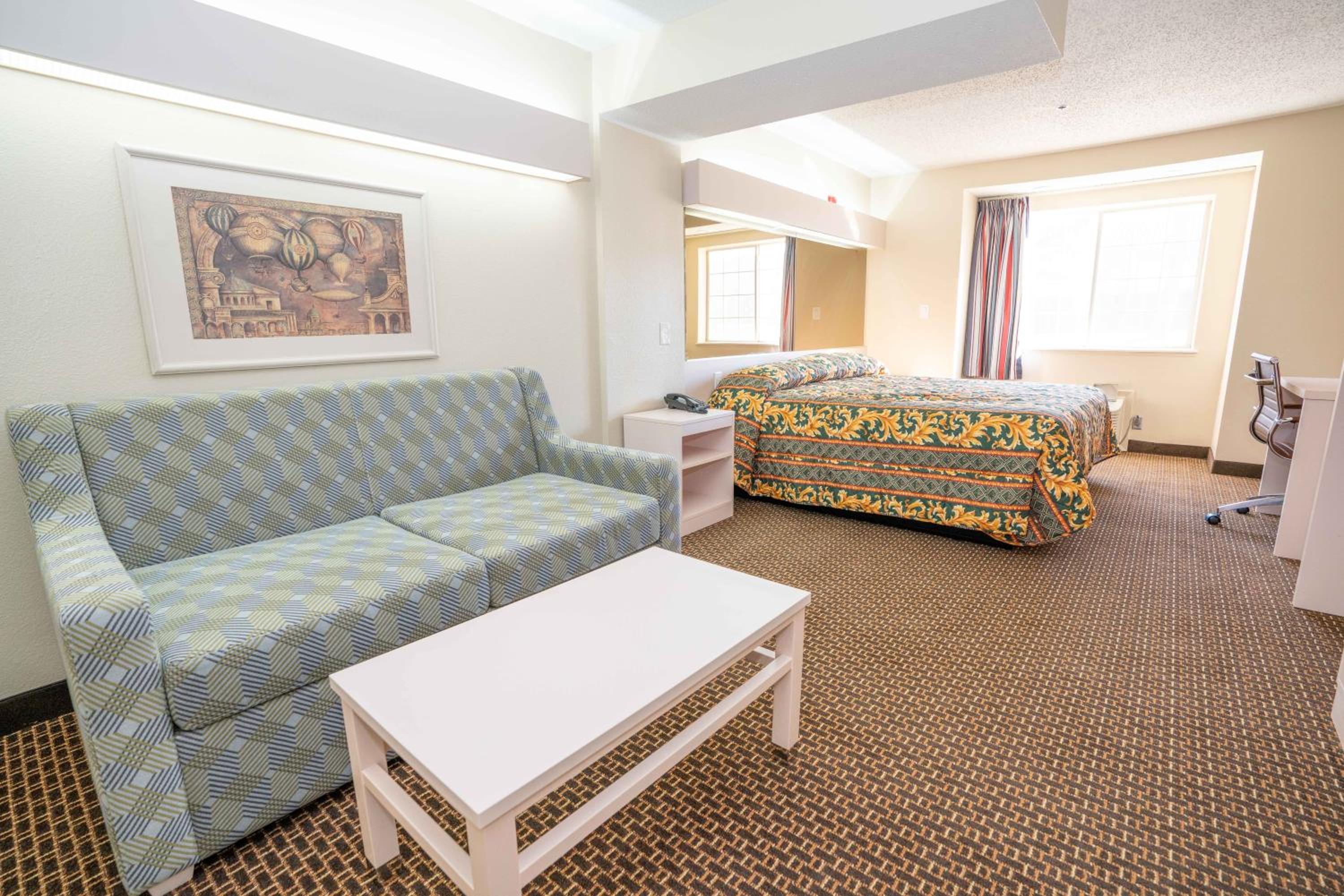 Deluxe King Room - Photo 1