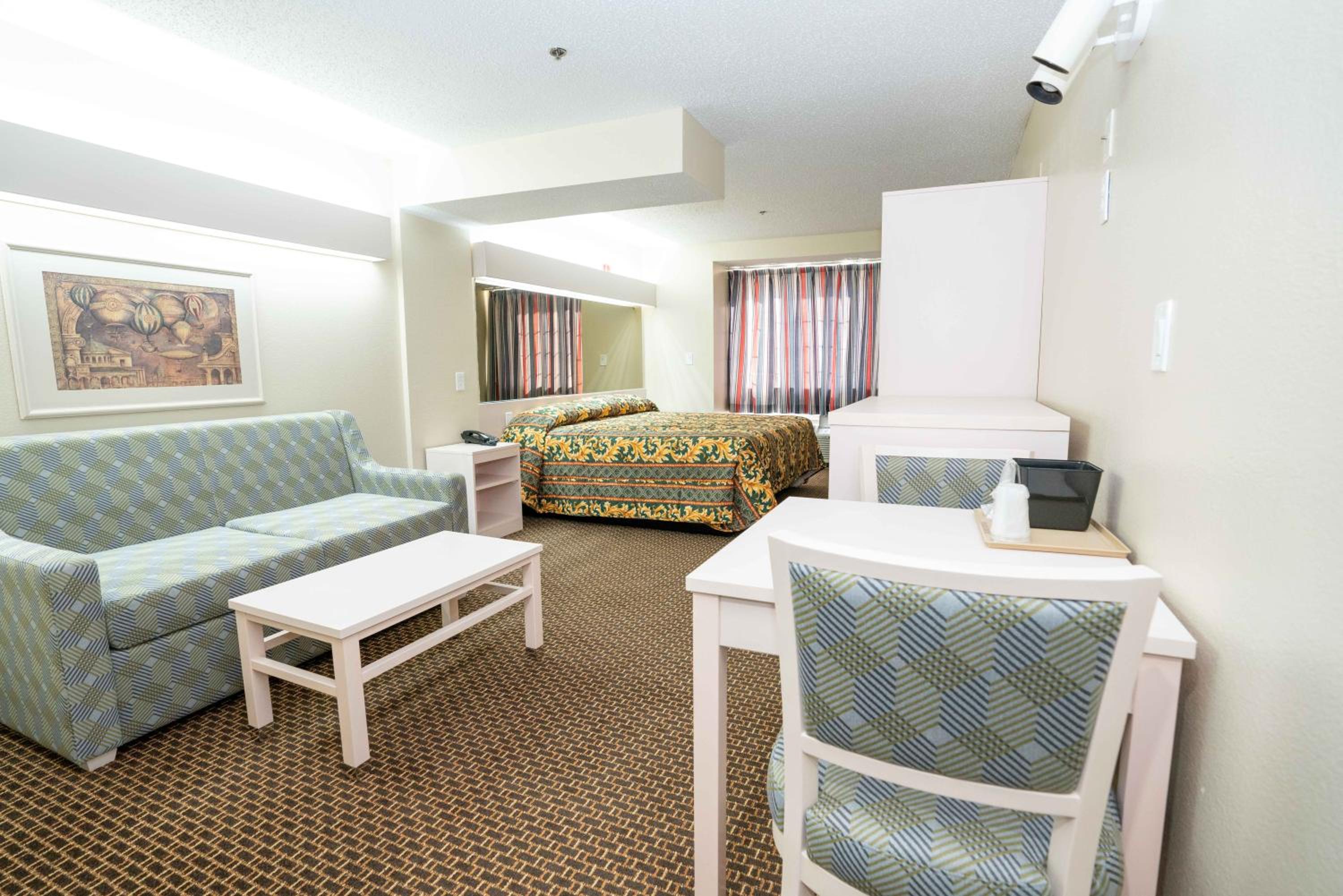 Deluxe King Room - Photo 4