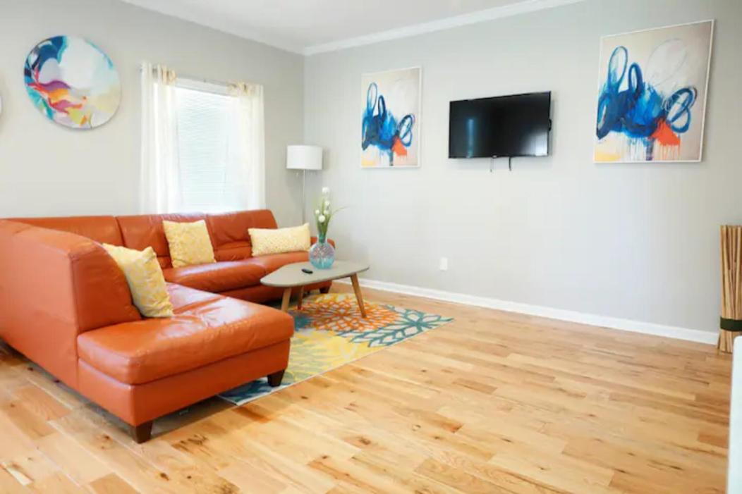 Queen Room with Balcony - Photo 2
