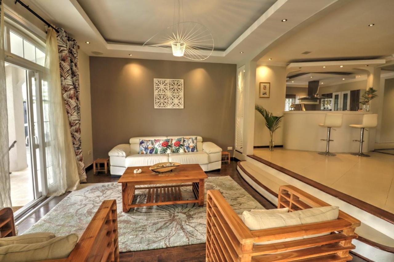 Three-Bedroom Villa photo 3