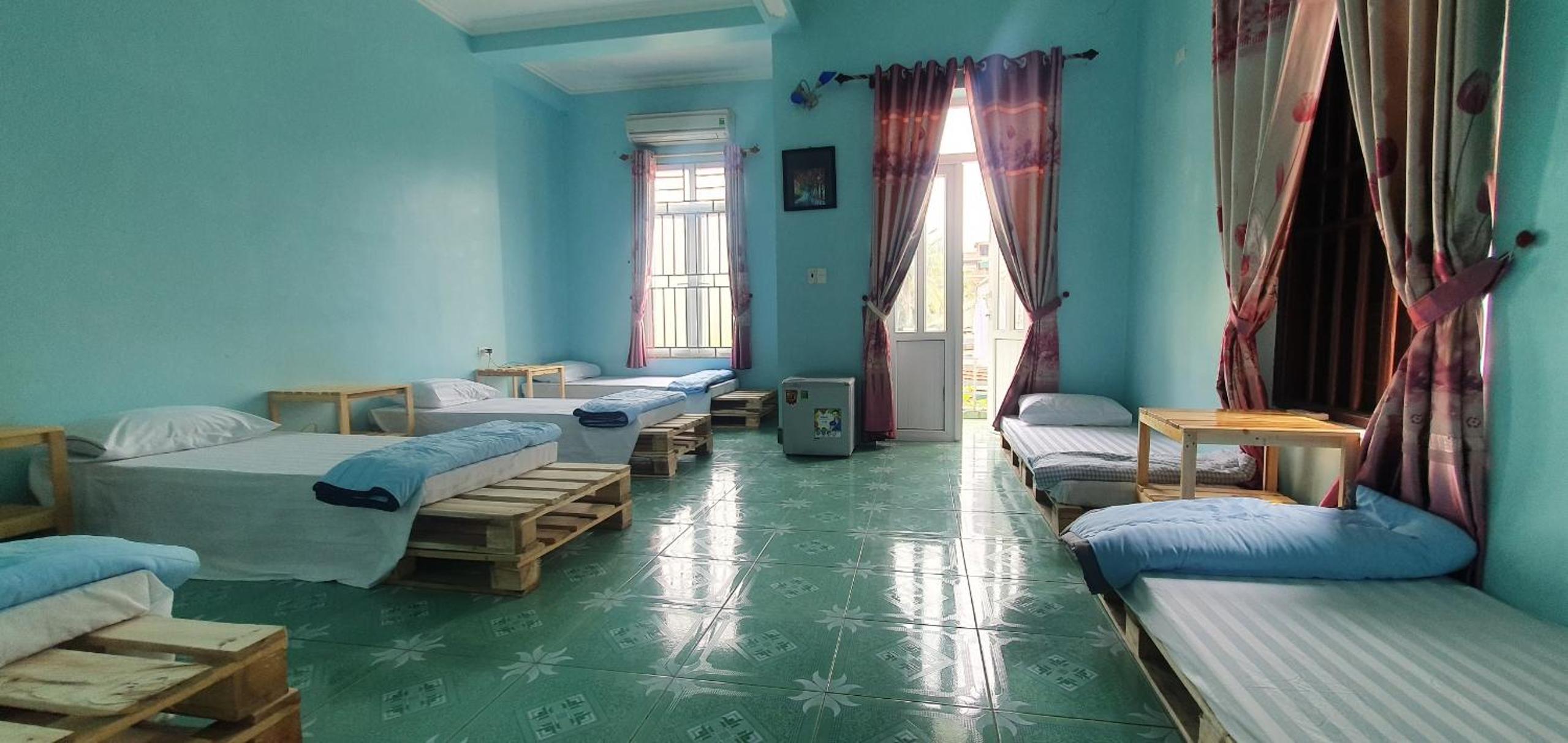 6-Bed Mixed Dormitory Room photo 3