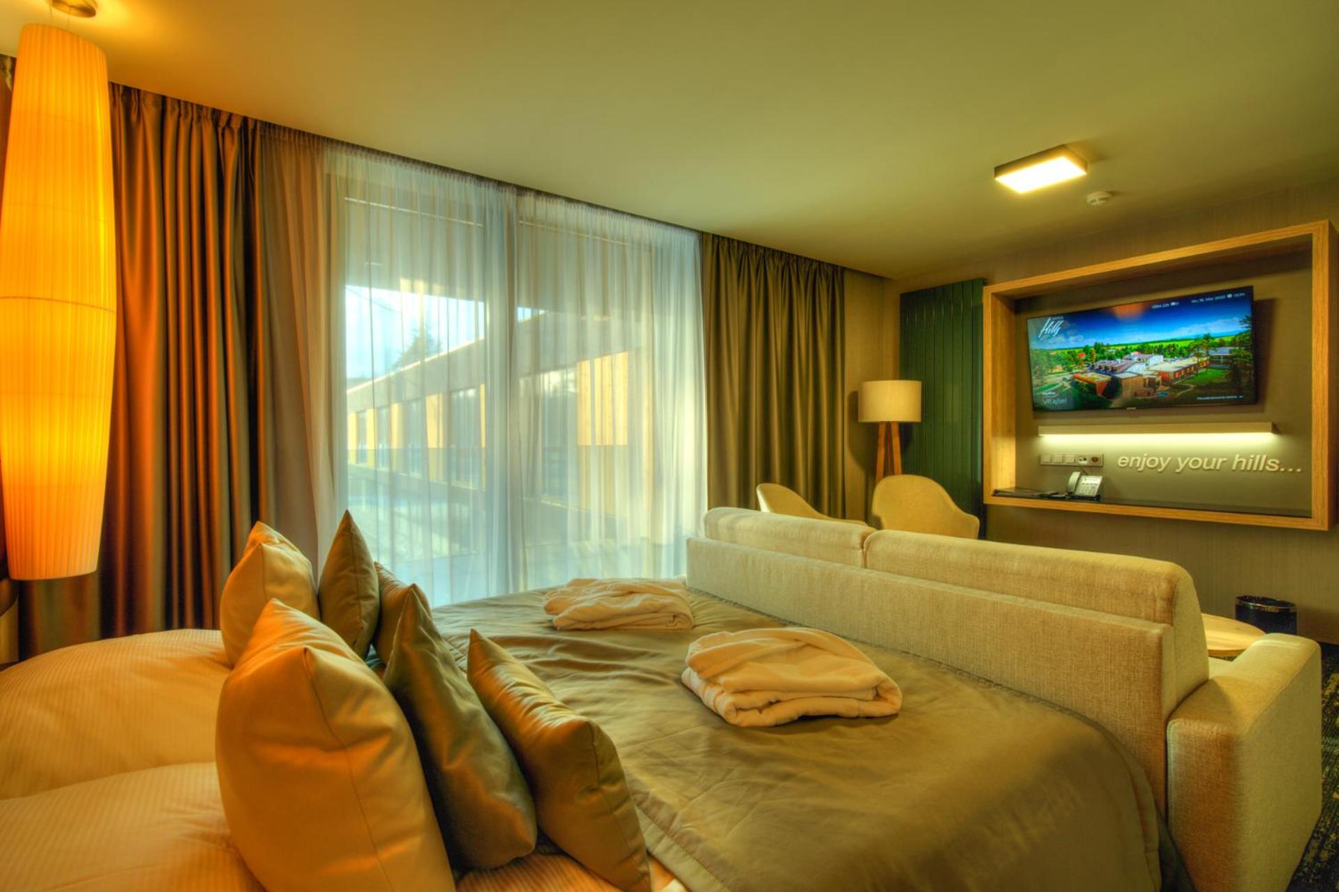 Double Lux Room  (2 Adults + 2 Children) - Photo 3
