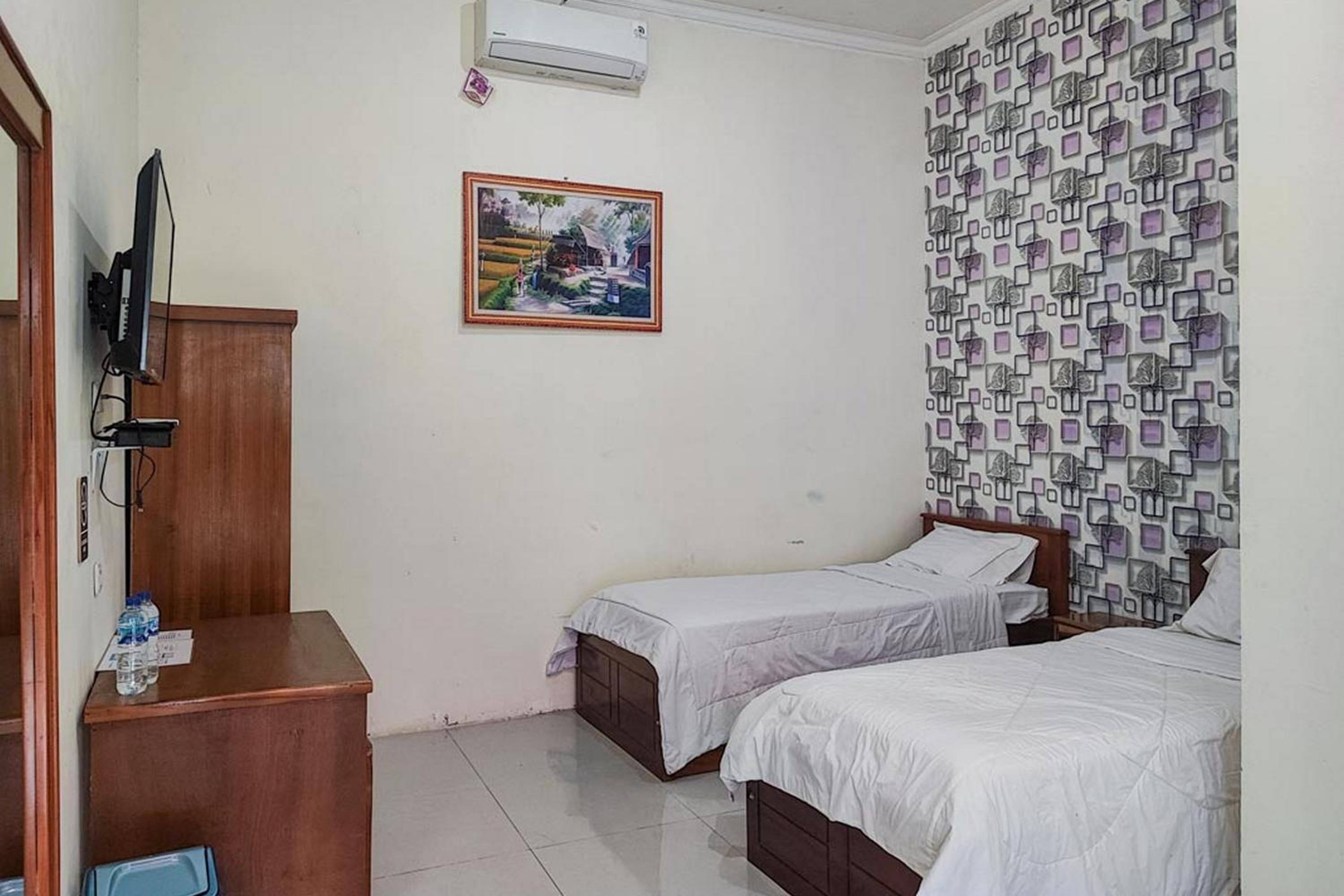 Twin Room - Photo 3