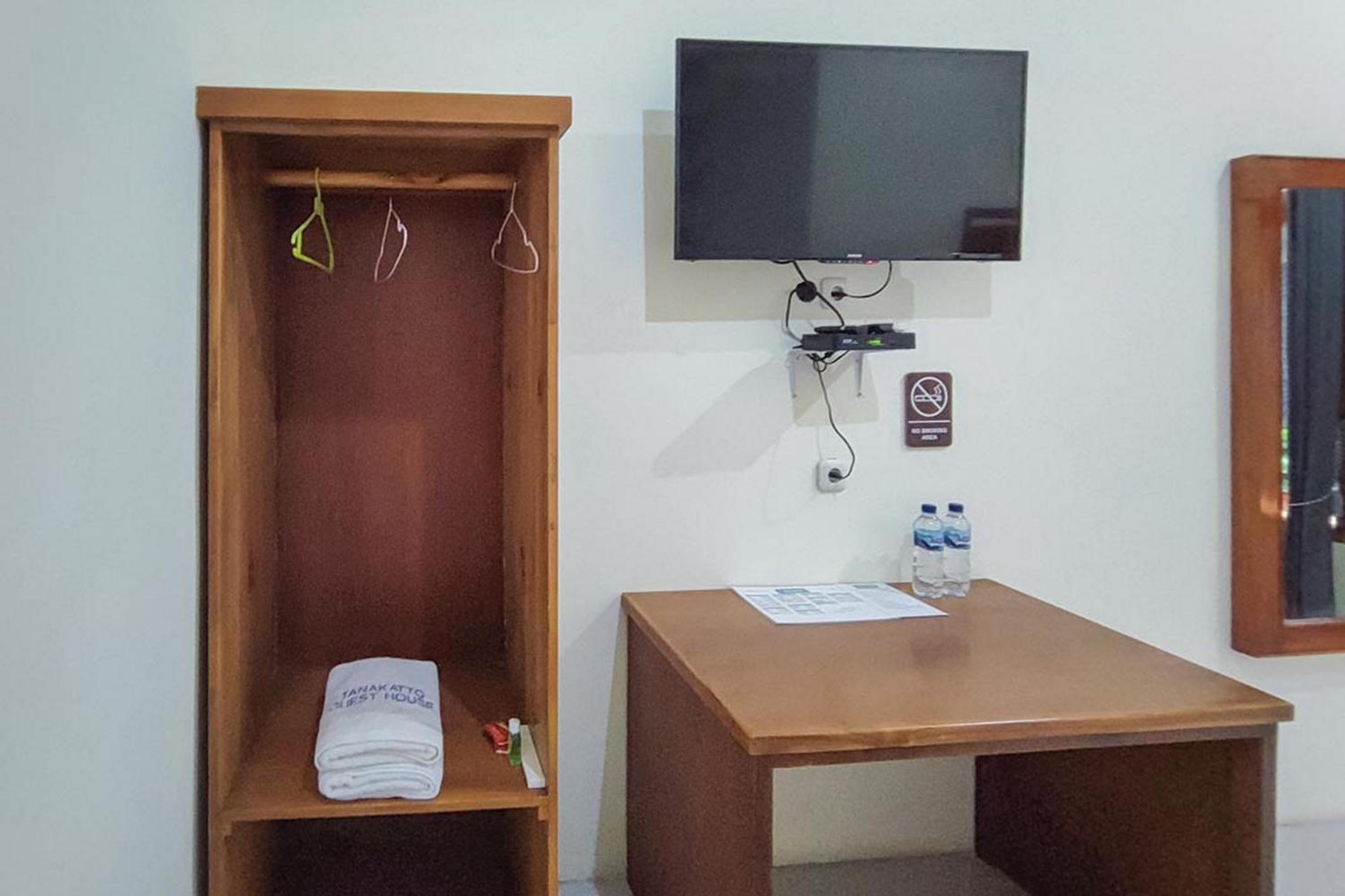 Twin Room - Photo 16