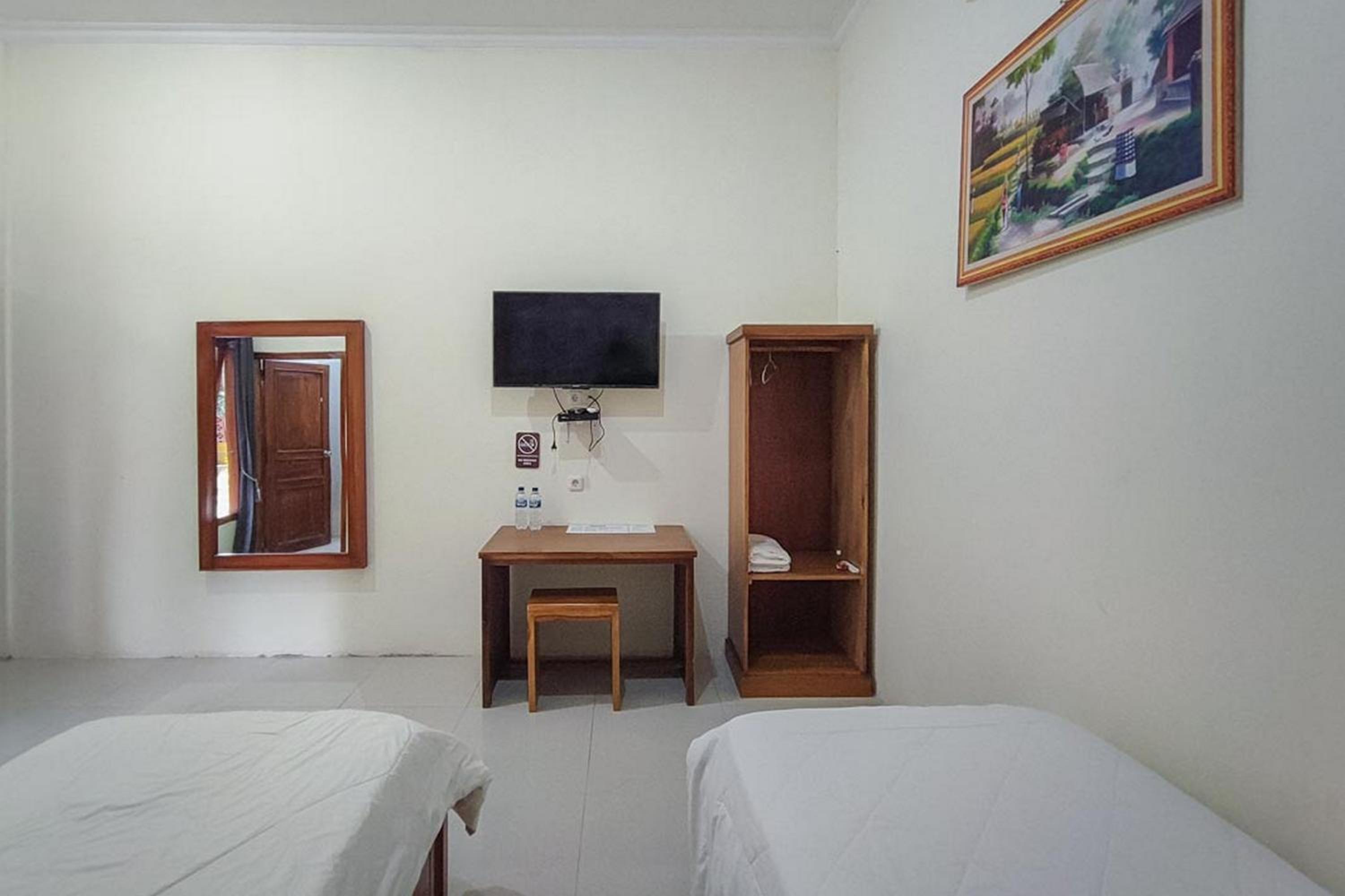 Twin Room - Photo 11