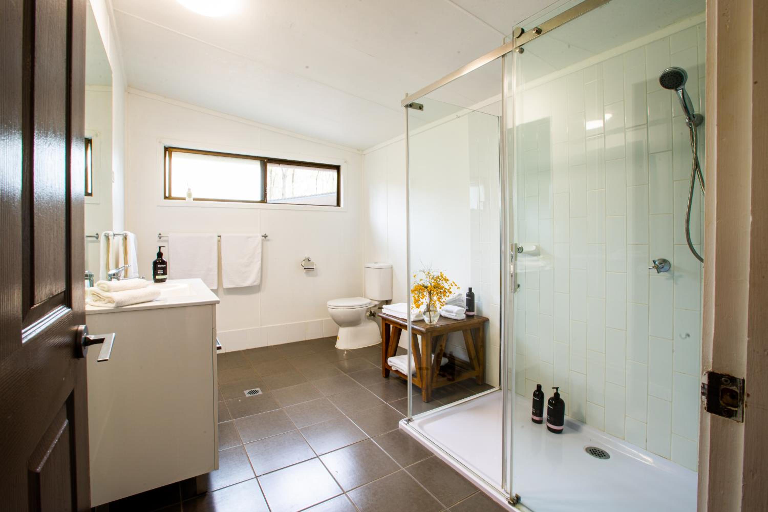The Bushland Four-Bedroom Cottage photo 2