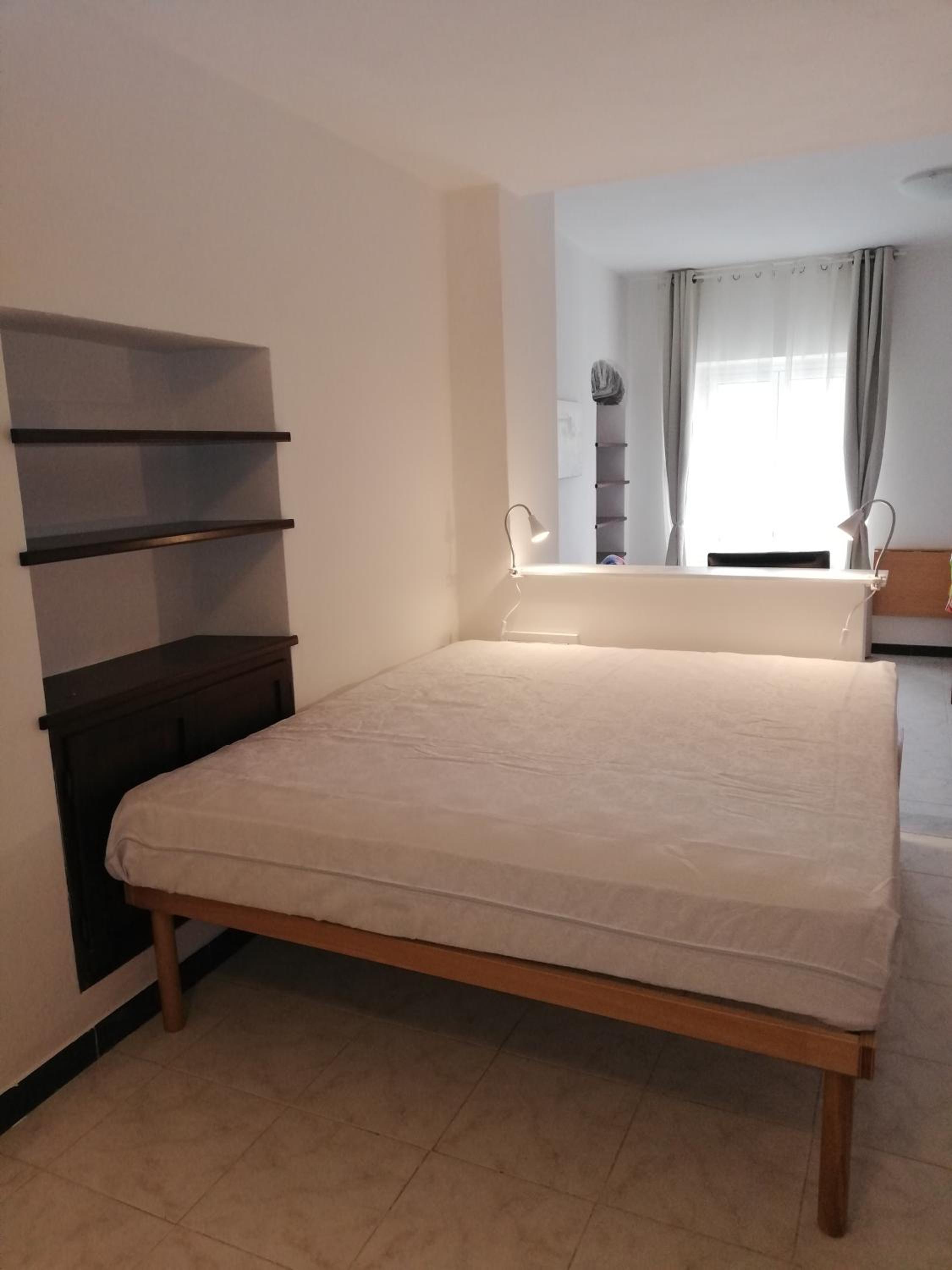 Studio Apartment - Photo 1