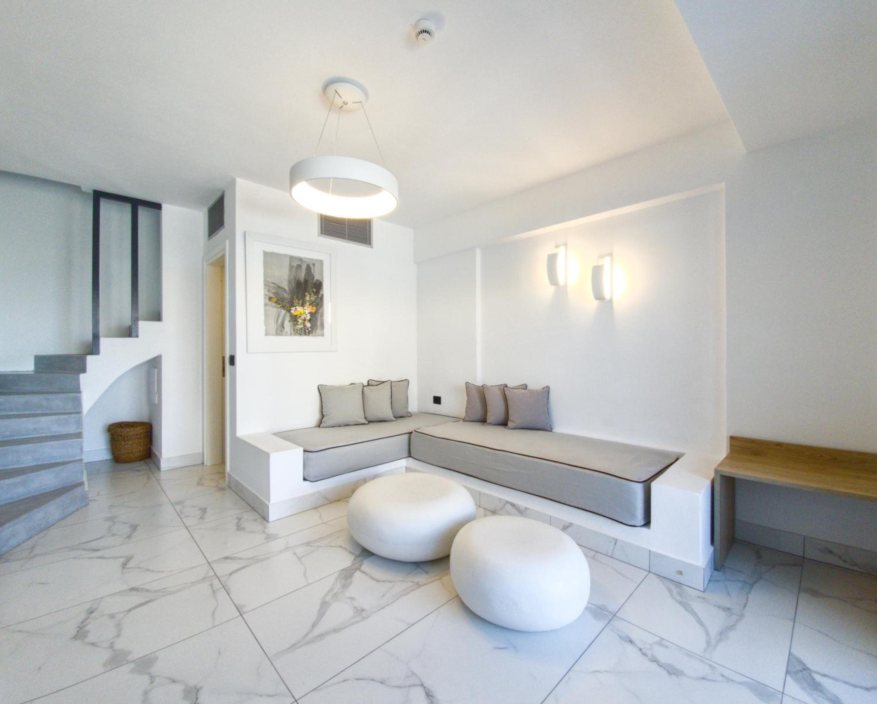Superior Suite with Private Mini Pool - 375°