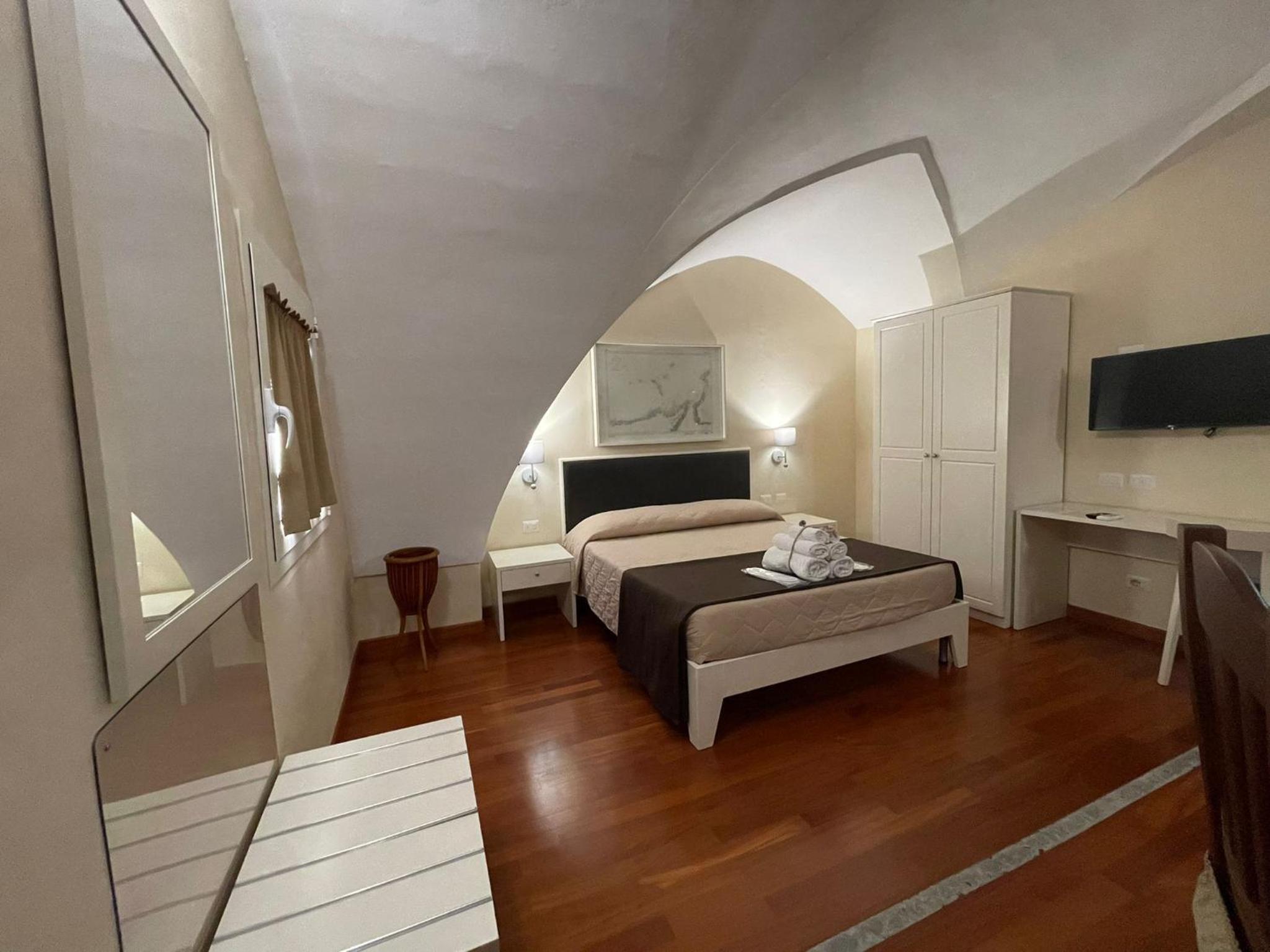 Two-Bedroom Apartment - Photo 9