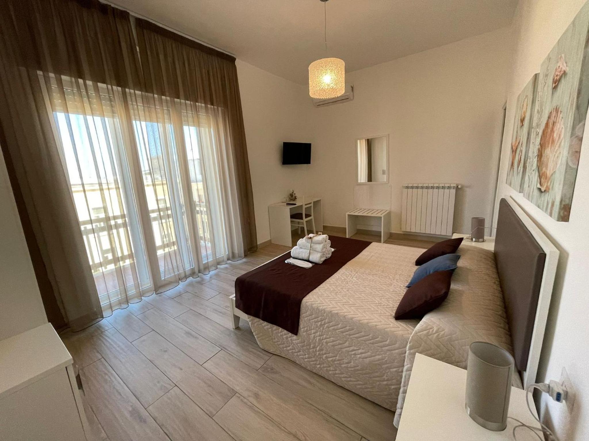 Queen Room with Sea View - Photo 20
