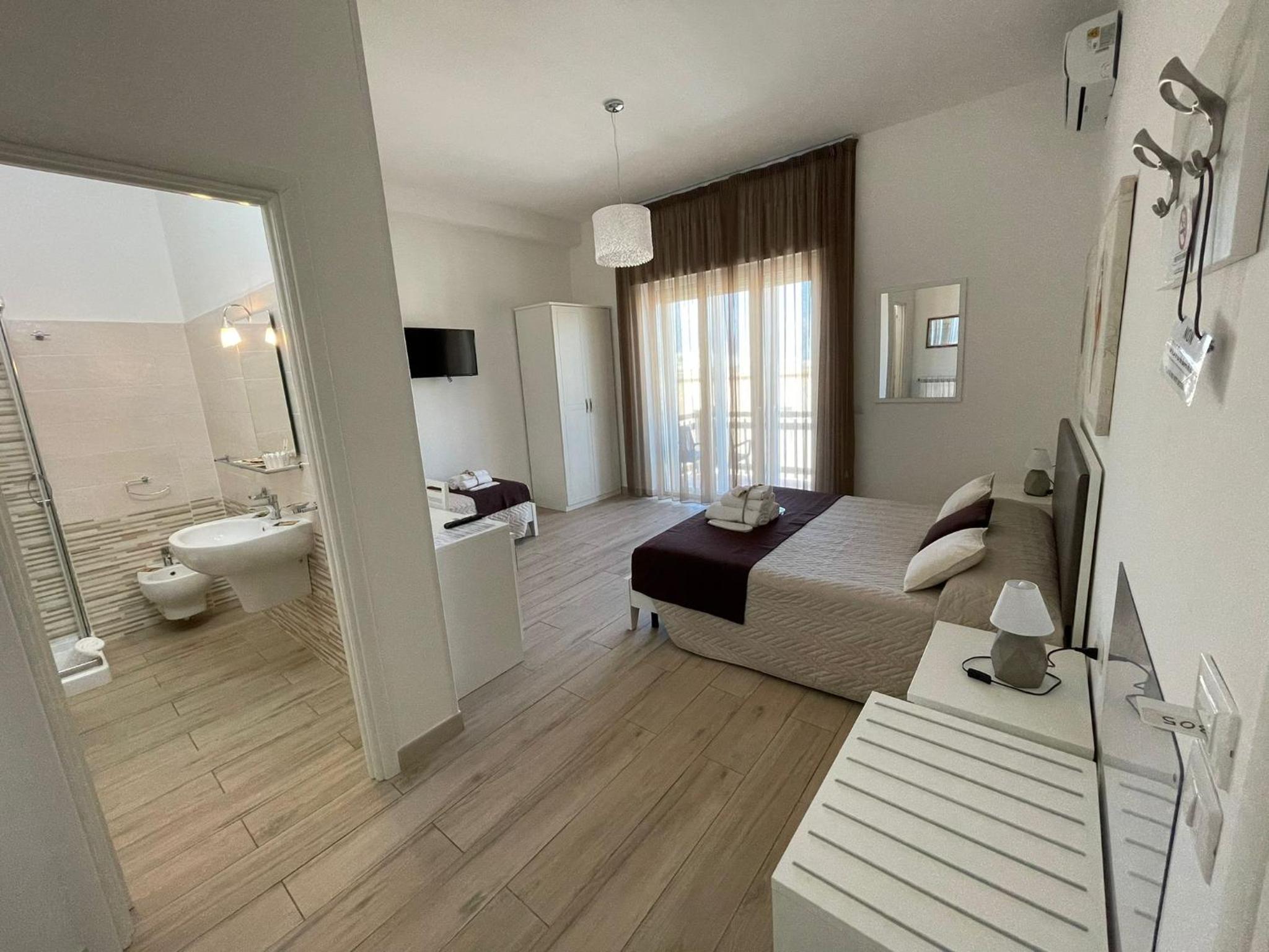 Superior Triple Room with Sea View - Photo 1